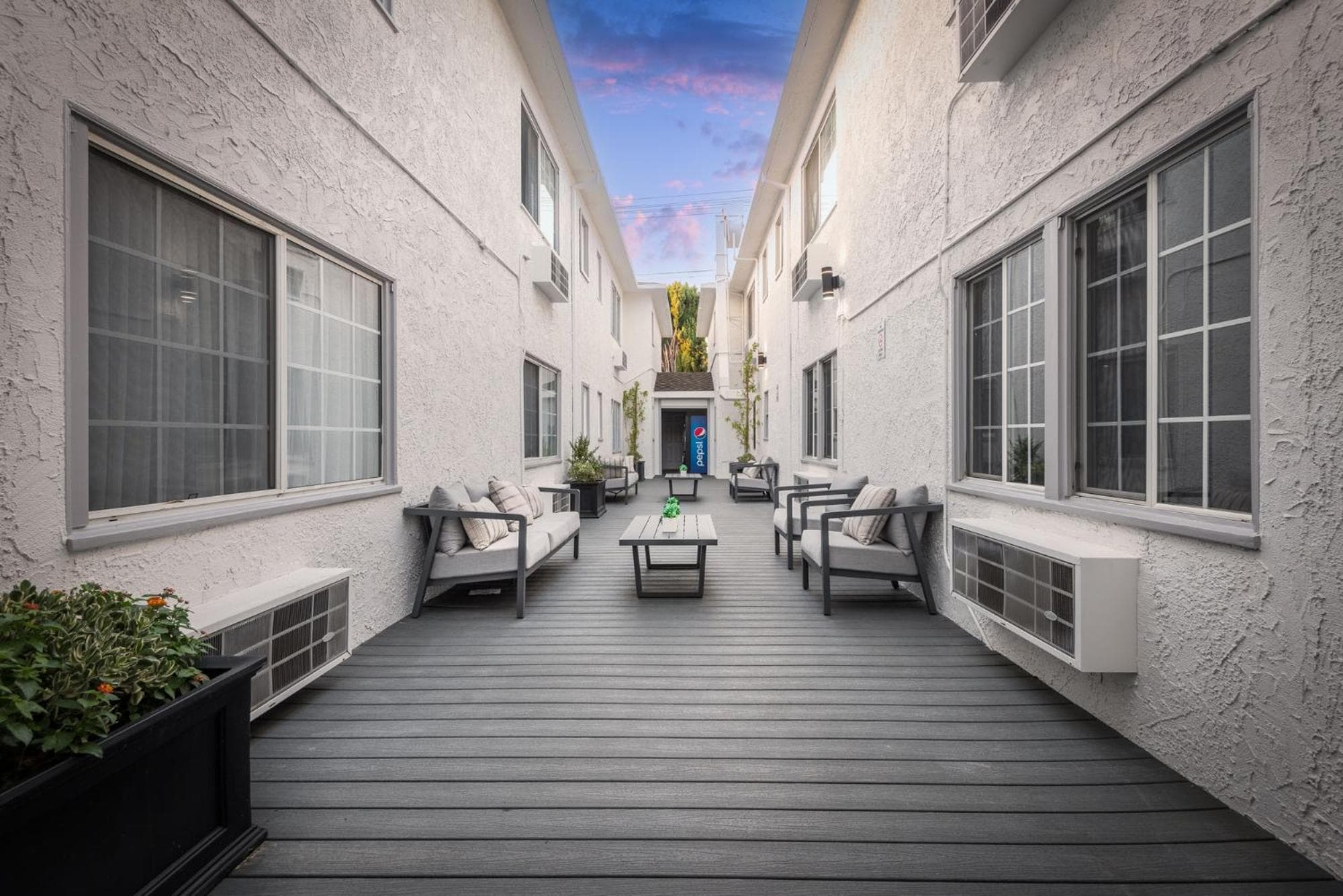 Wilshire Crest Hotel — 19
