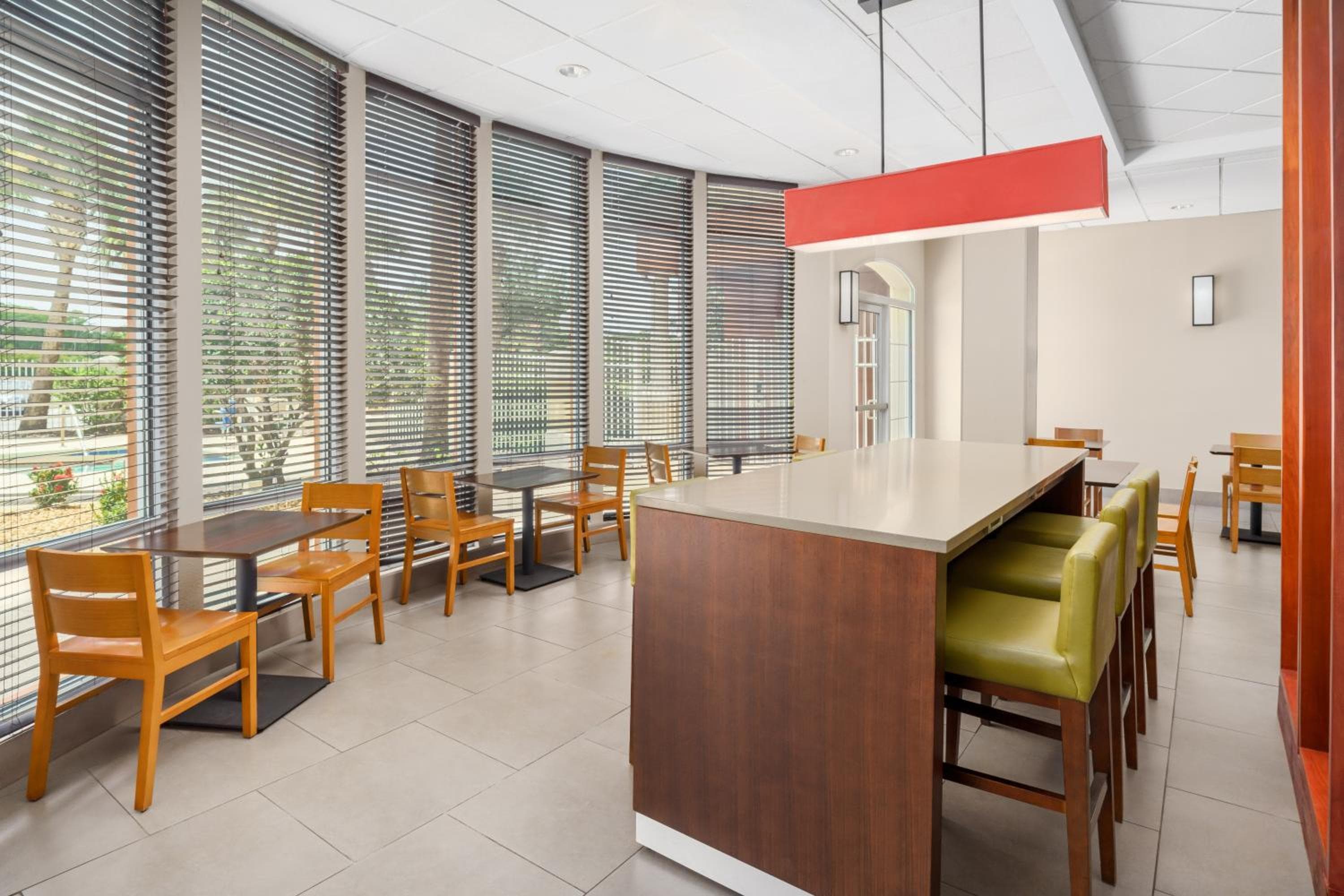 Country Inn & Suites by Radisson, Orlando Airport, FL — 27