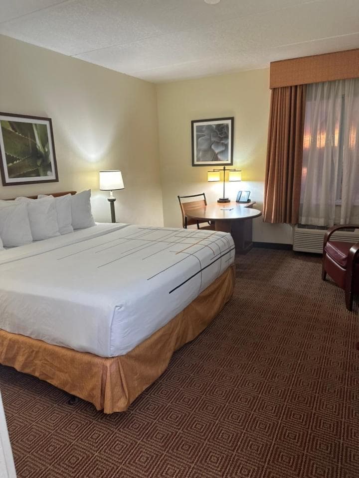 La Quinta Inn & Suites by Wyndham Sawgrass — 3