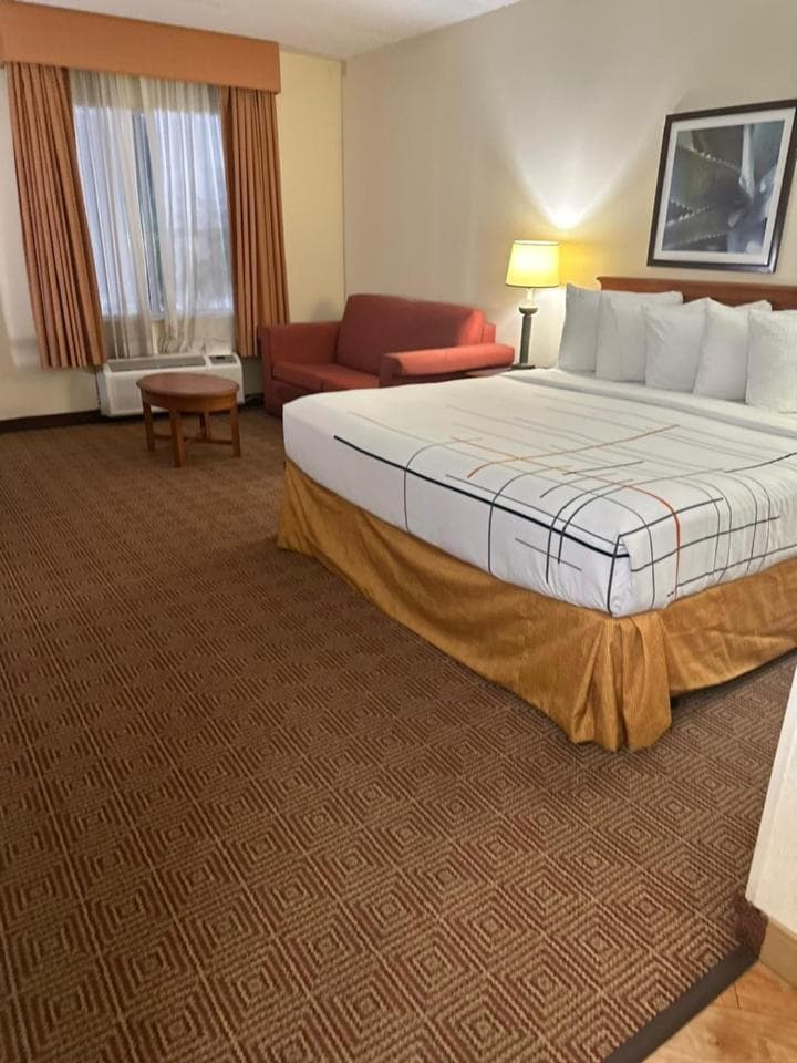 La Quinta Inn & Suites by Wyndham Sawgrass — 4