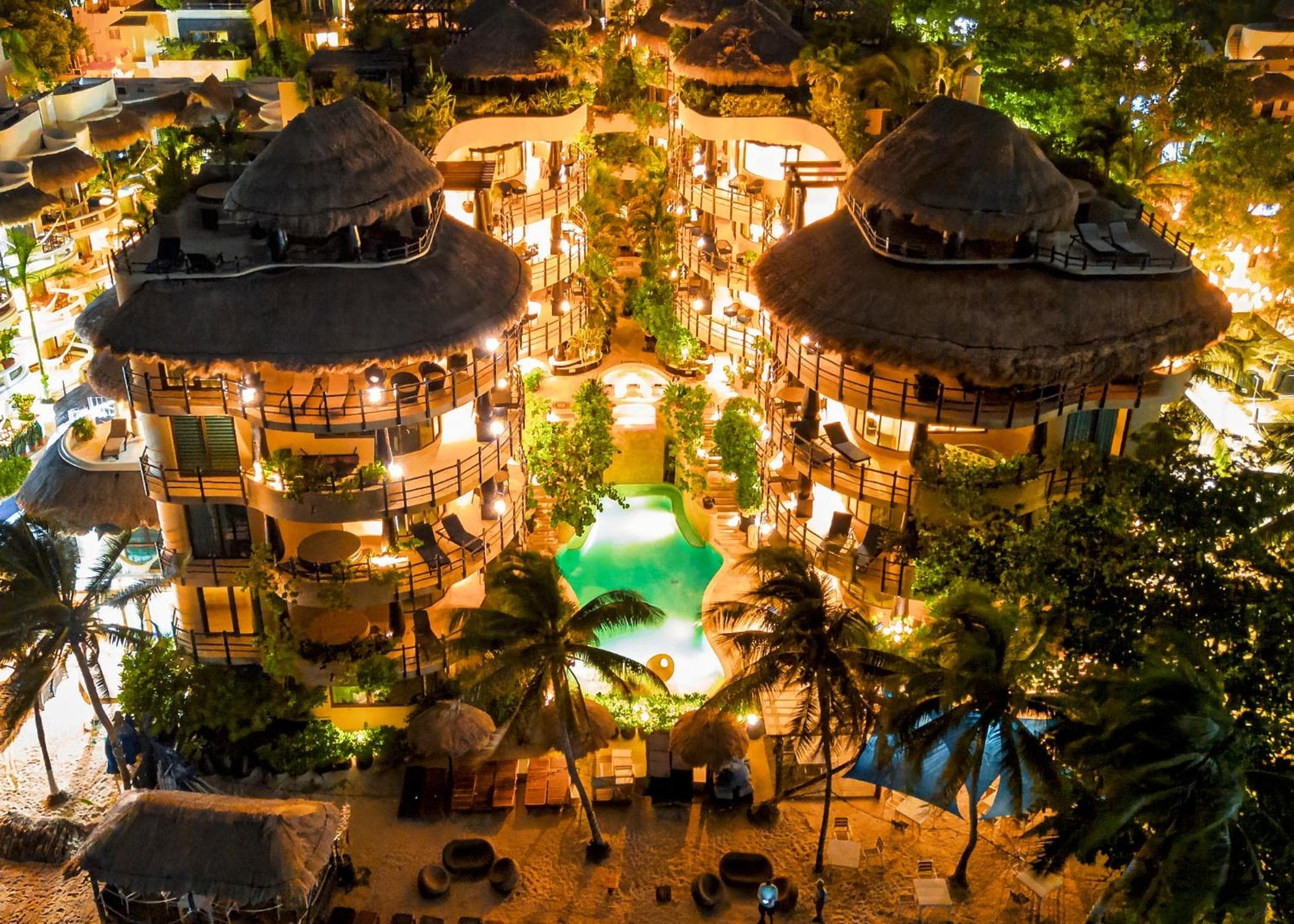 El Taj Oceanfront and Beachside Condo Hotel — 1