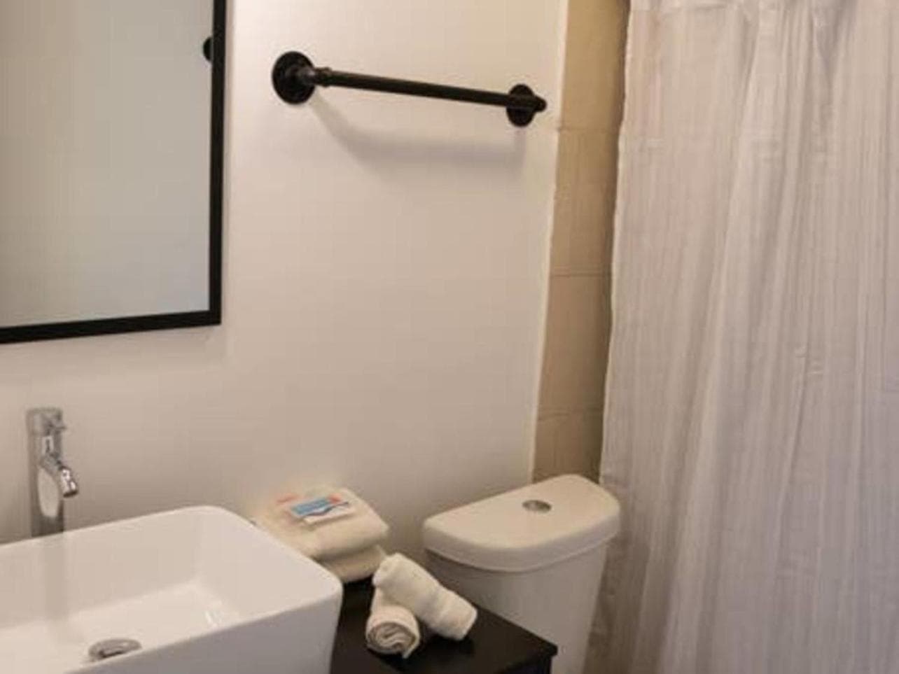 La mia casa è la tua casa, suite aeroportuali — 16
