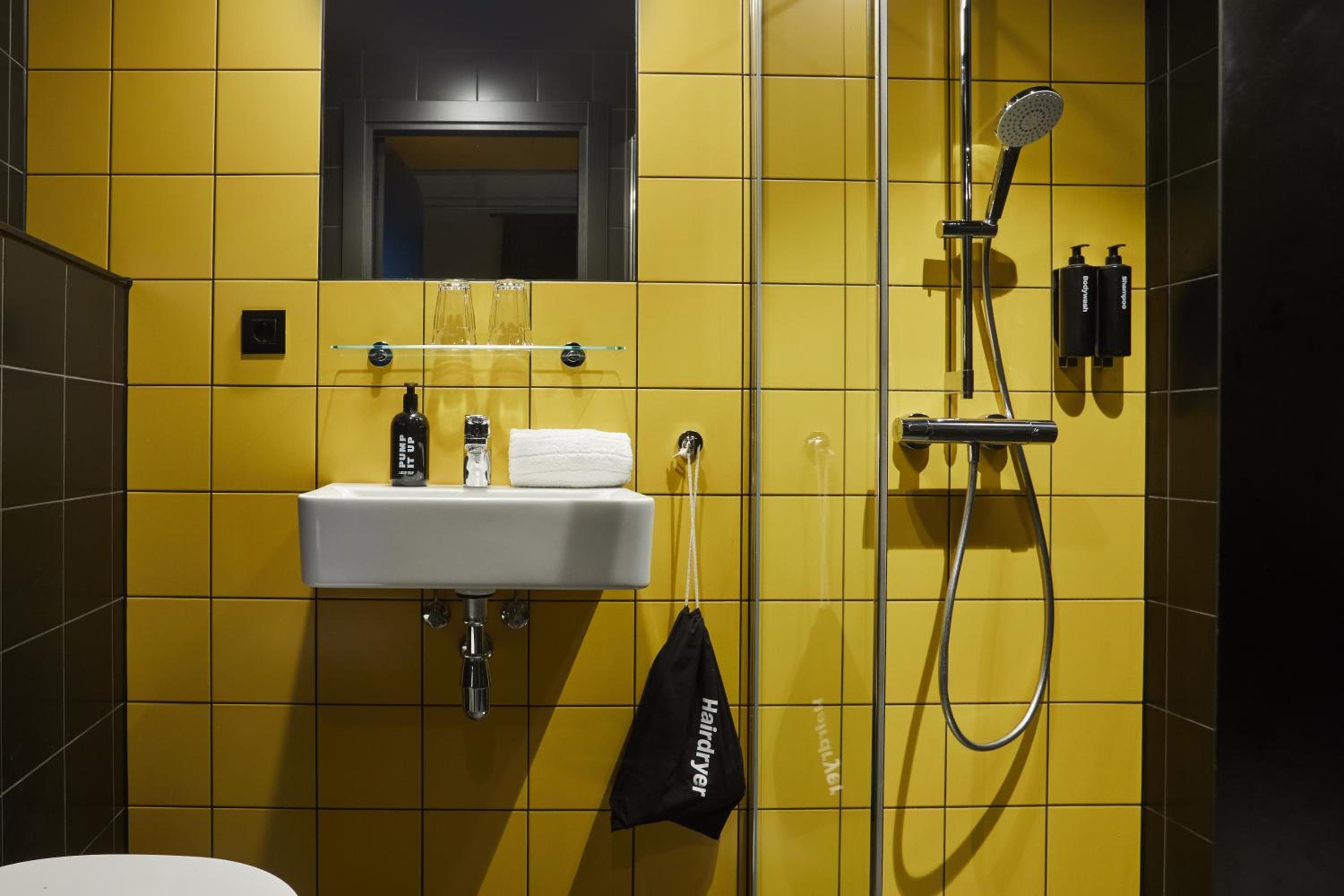 The Social Hub Barcelona Poblenou — 21