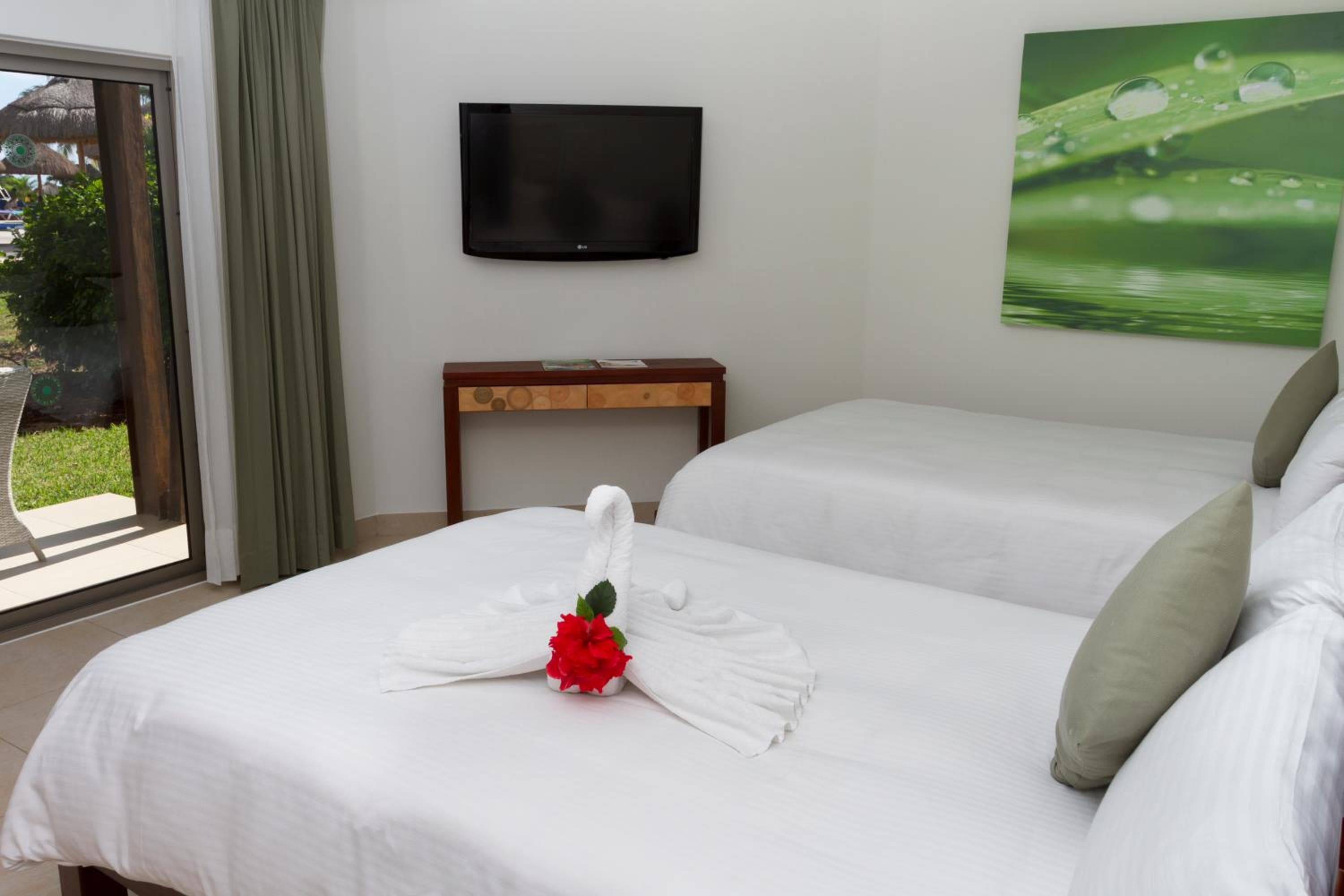 Sandos Caracol Nature Resort & Water Park All Inclusive — 15