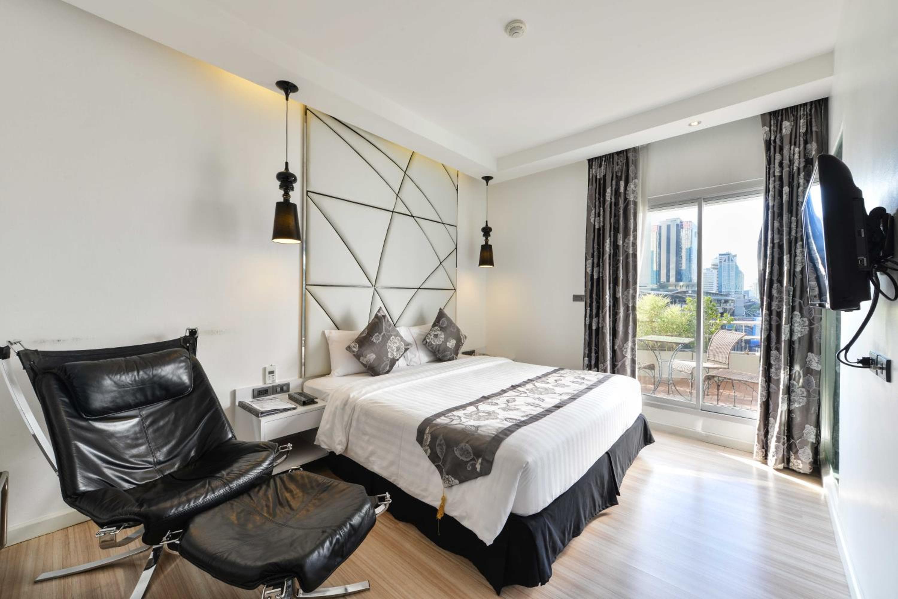 Sukhumvit Suites Hotel — 9