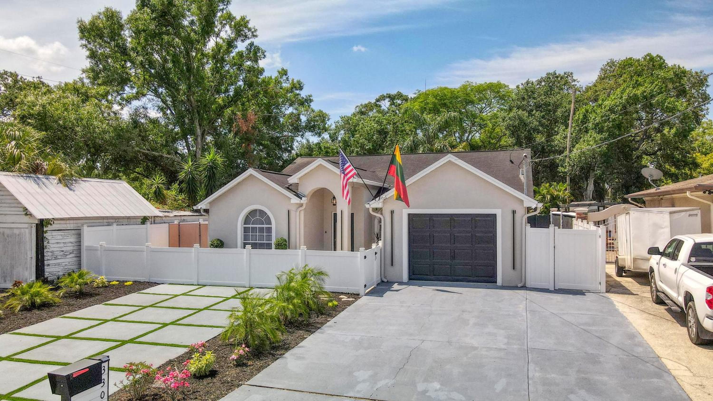 Luxury Style townhome with Pool - 1 Miles to Bucs Stadium — 22