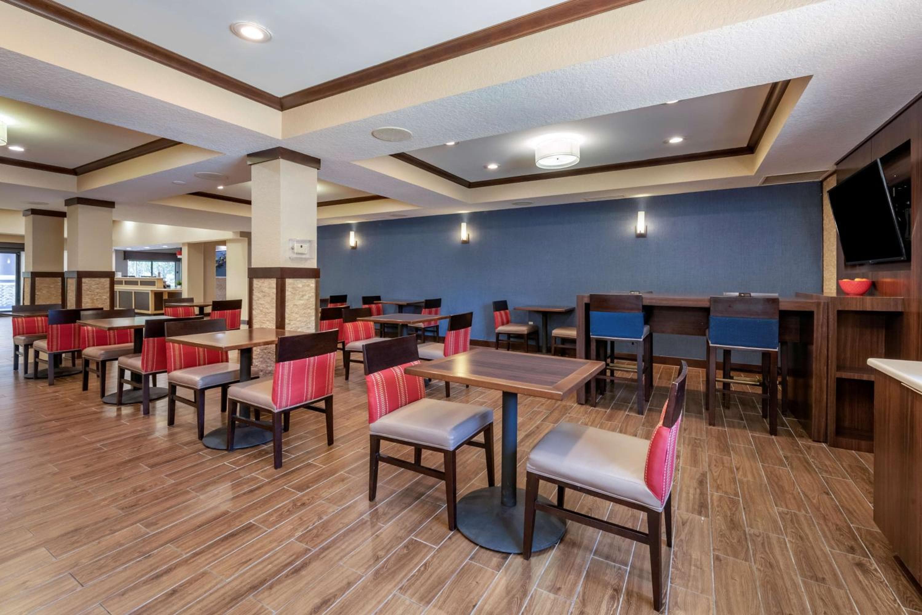 Best Western Plus Orlando East - Zona UCF — 23