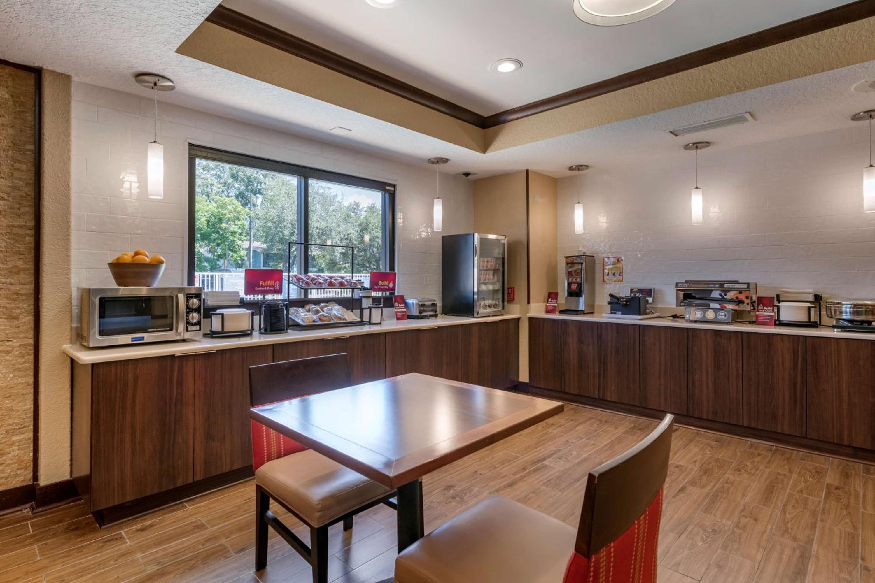Best Western Plus Orlando East - Zona UCF — 25