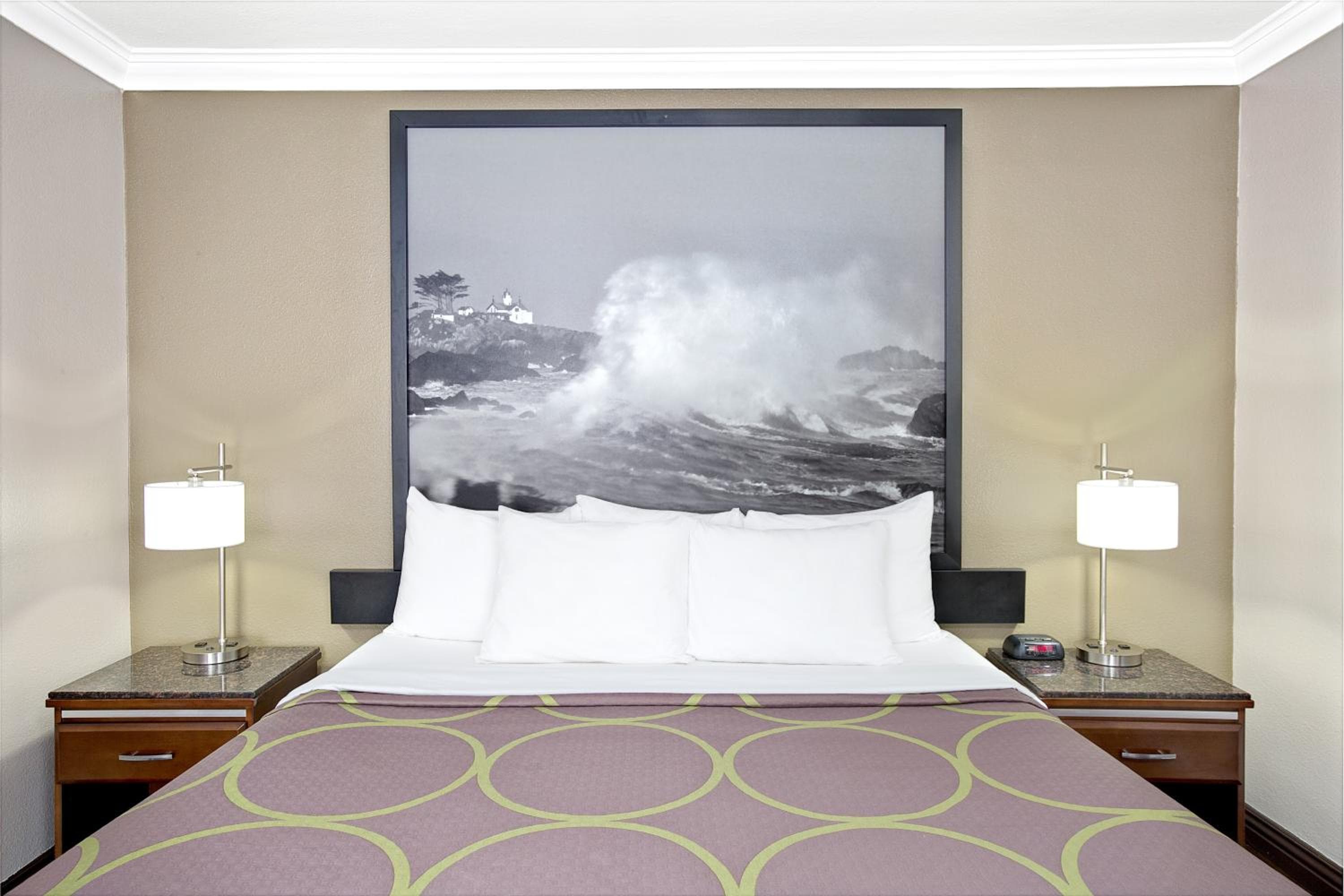 Super 8 by Wyndham Los Angeles-Culver City Area — 25