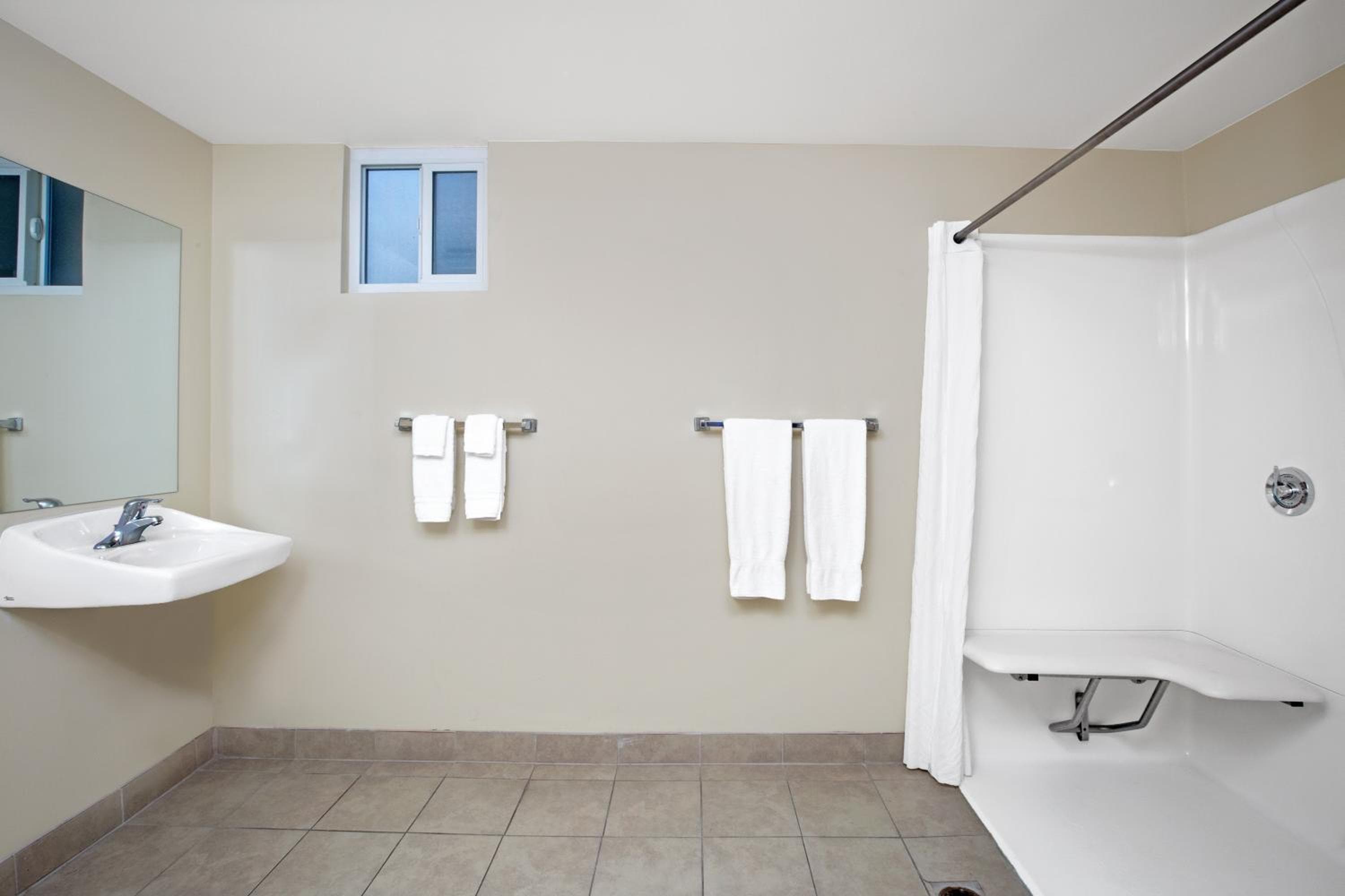 Super 8 by Wyndham Los Angeles-Culver City Area — 24