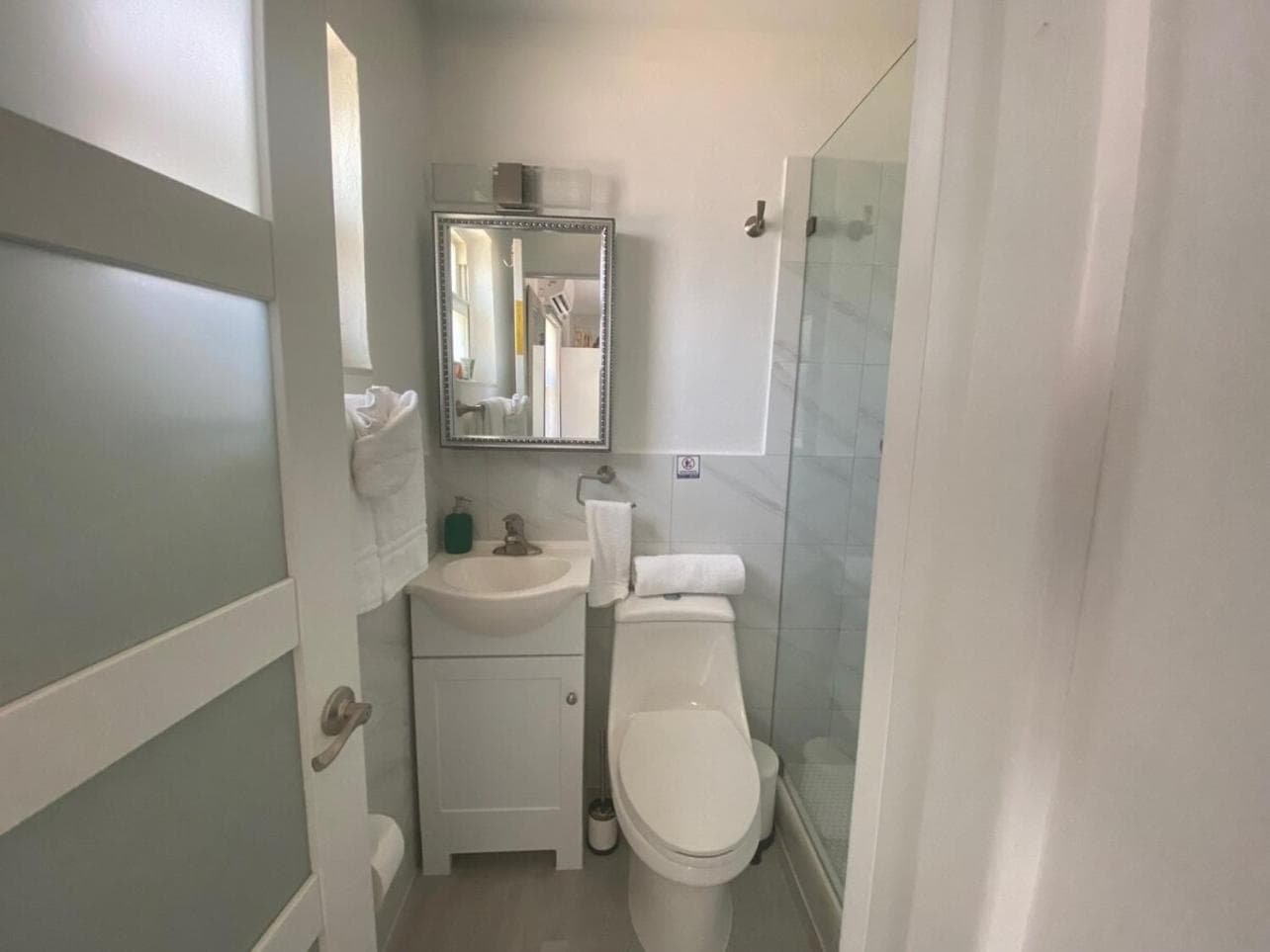 2 Min Walk To The Beach- Renovated King Studio #2 — 14