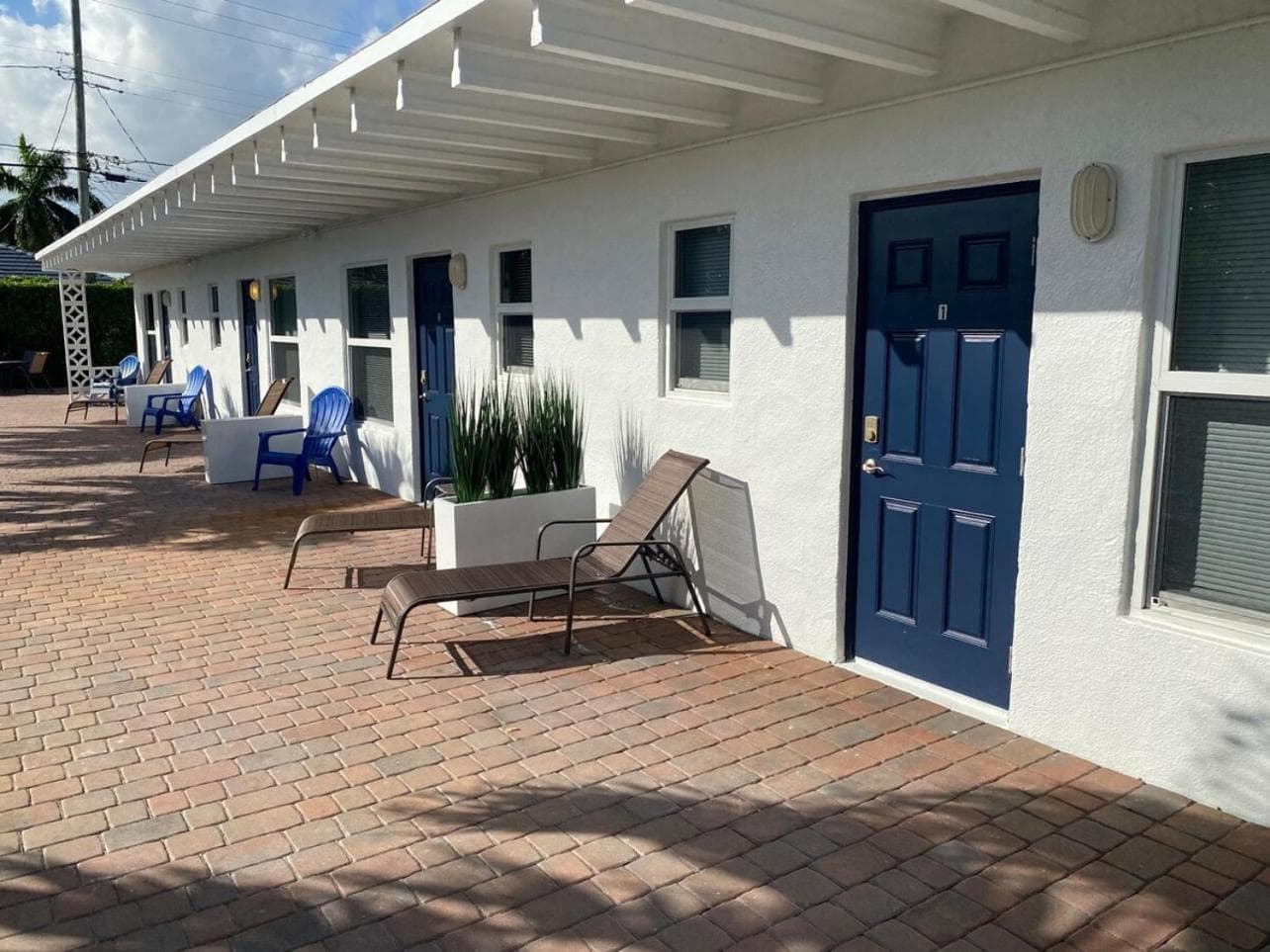2 Min Walk To The Beach- Renovated King Studio #2 — 1