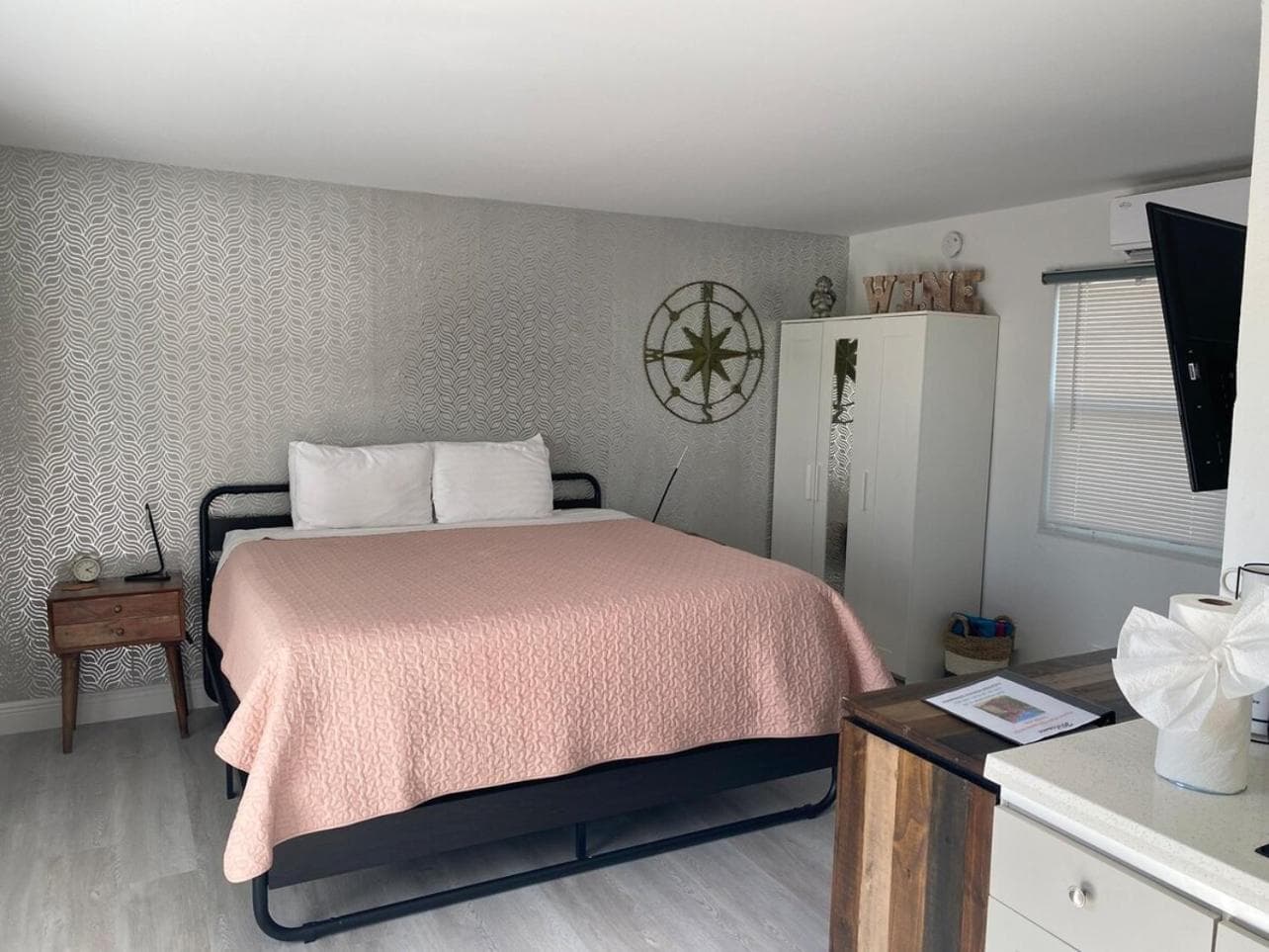 2 Min Walk To The Beach- Renovated King Studio #2 — 5