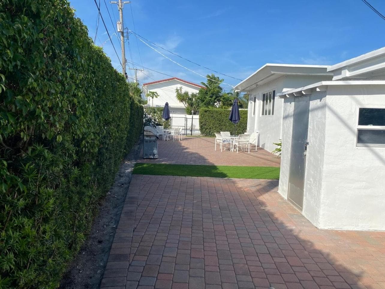 2 Min Walk To The Beach- Renovated King Studio #2 — 10