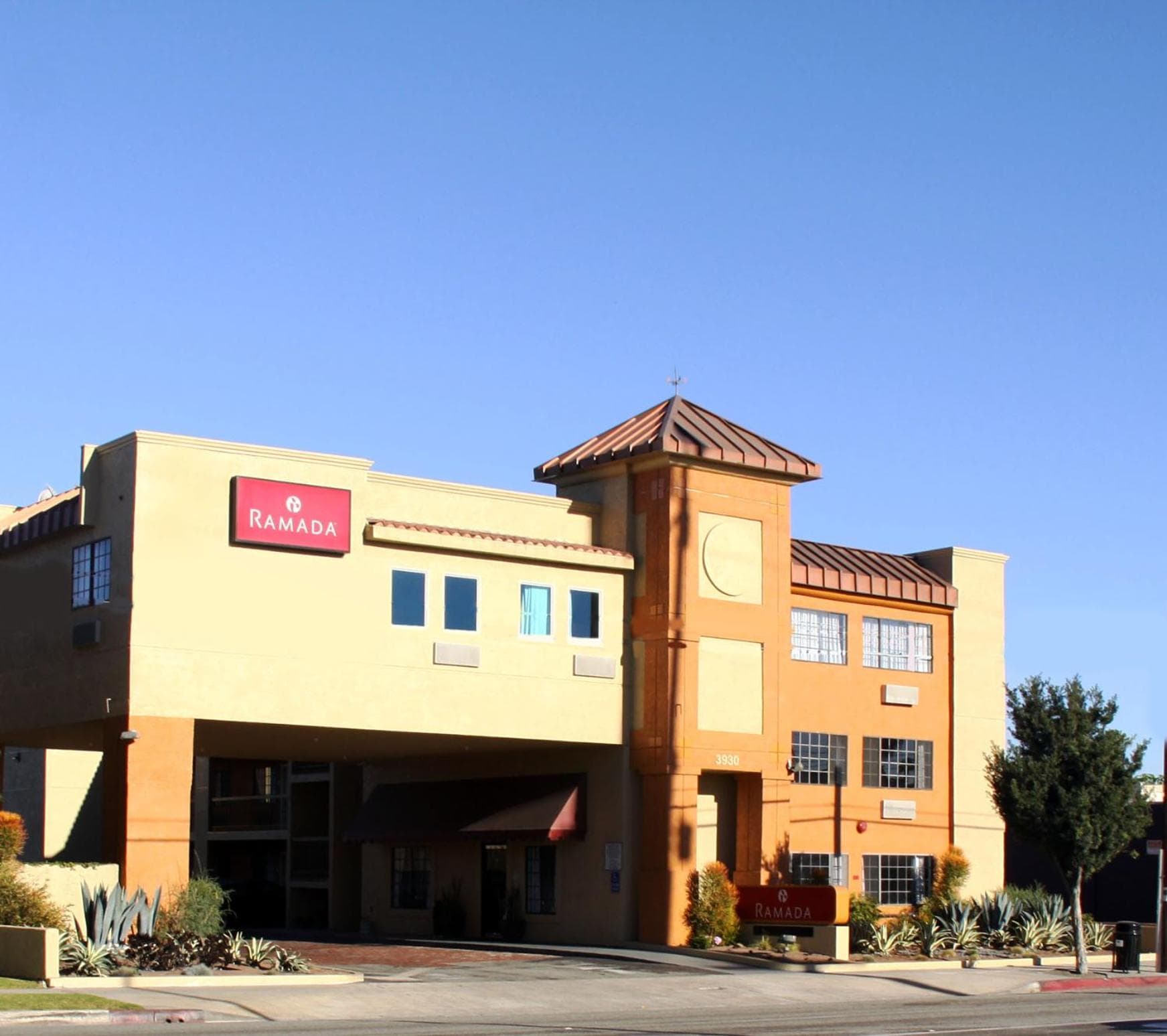 Ramada by Wyndham Culver City — 29