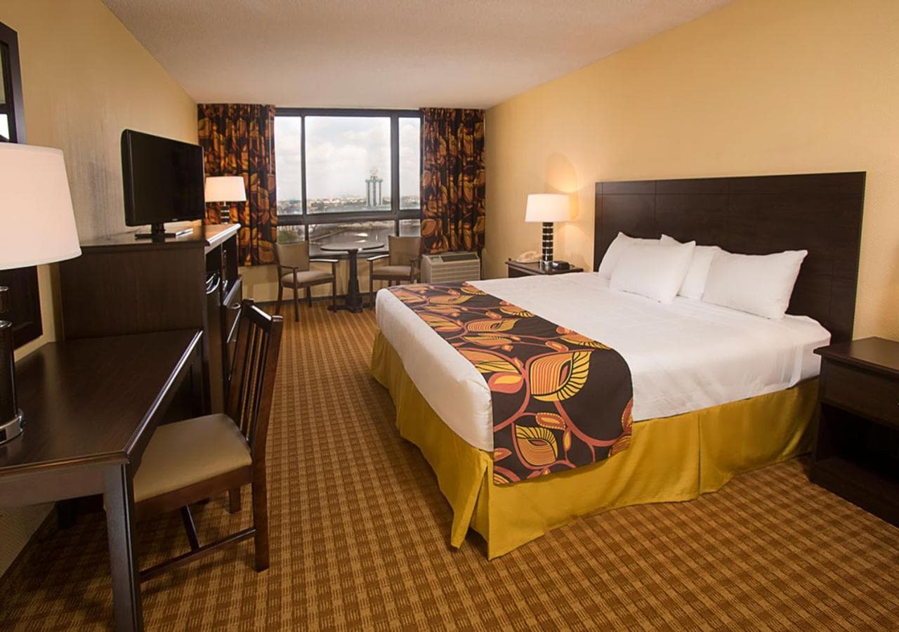Ramada Plaza by Wyndham Orlando Resort & Suites Intl Drive - Newly Renovated! — 11