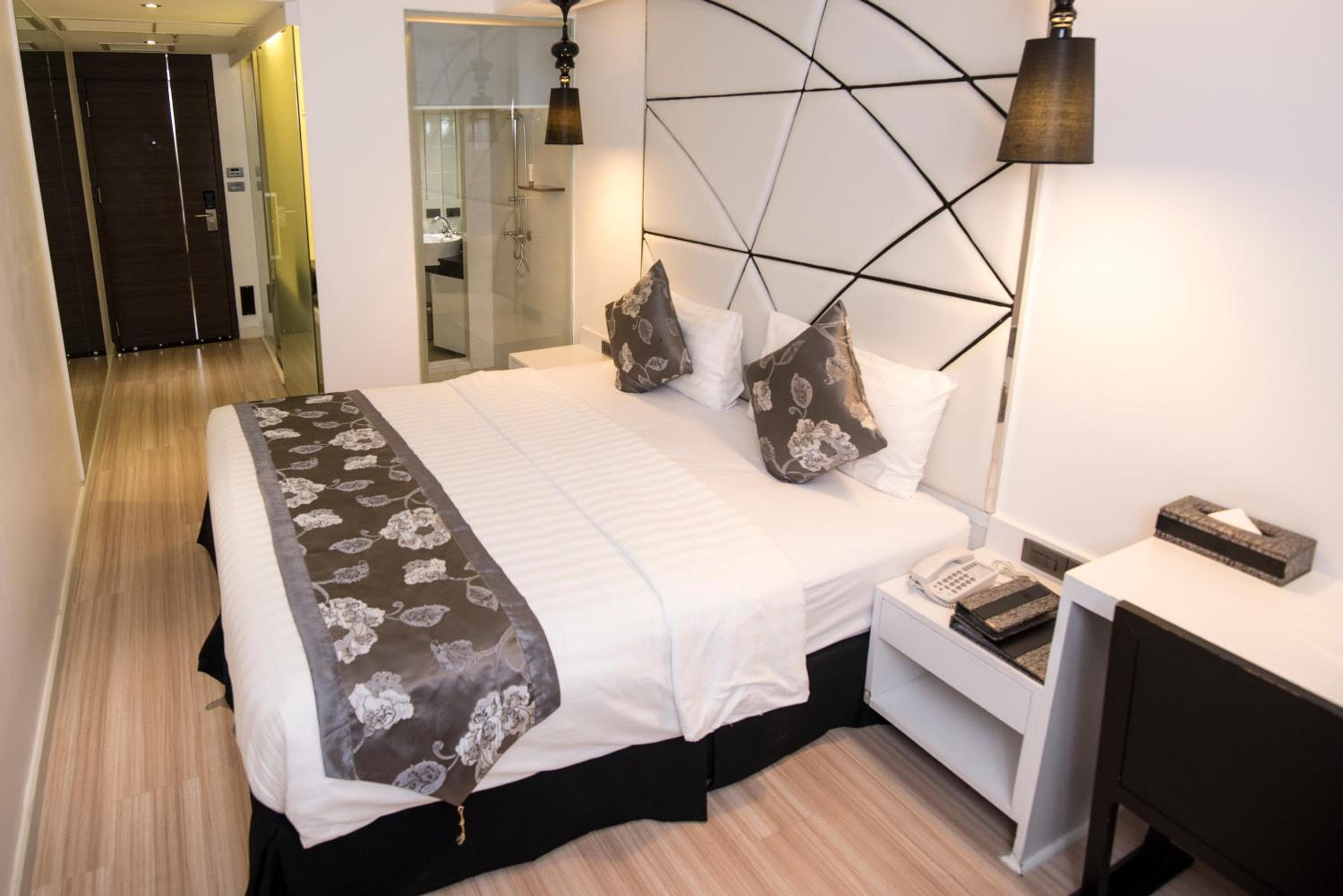Sukhumvit Suites Hotel — 12