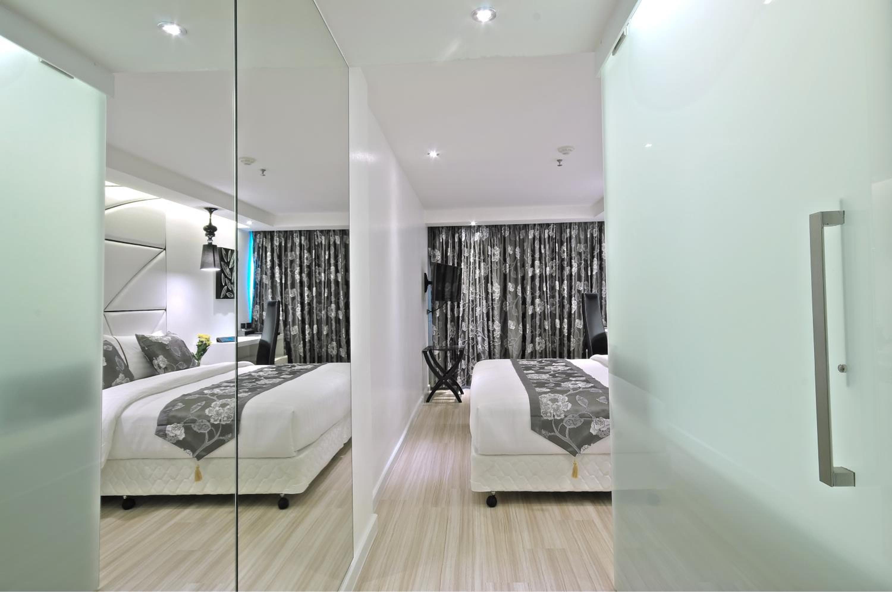Sukhumvit Suites Hotel — 5