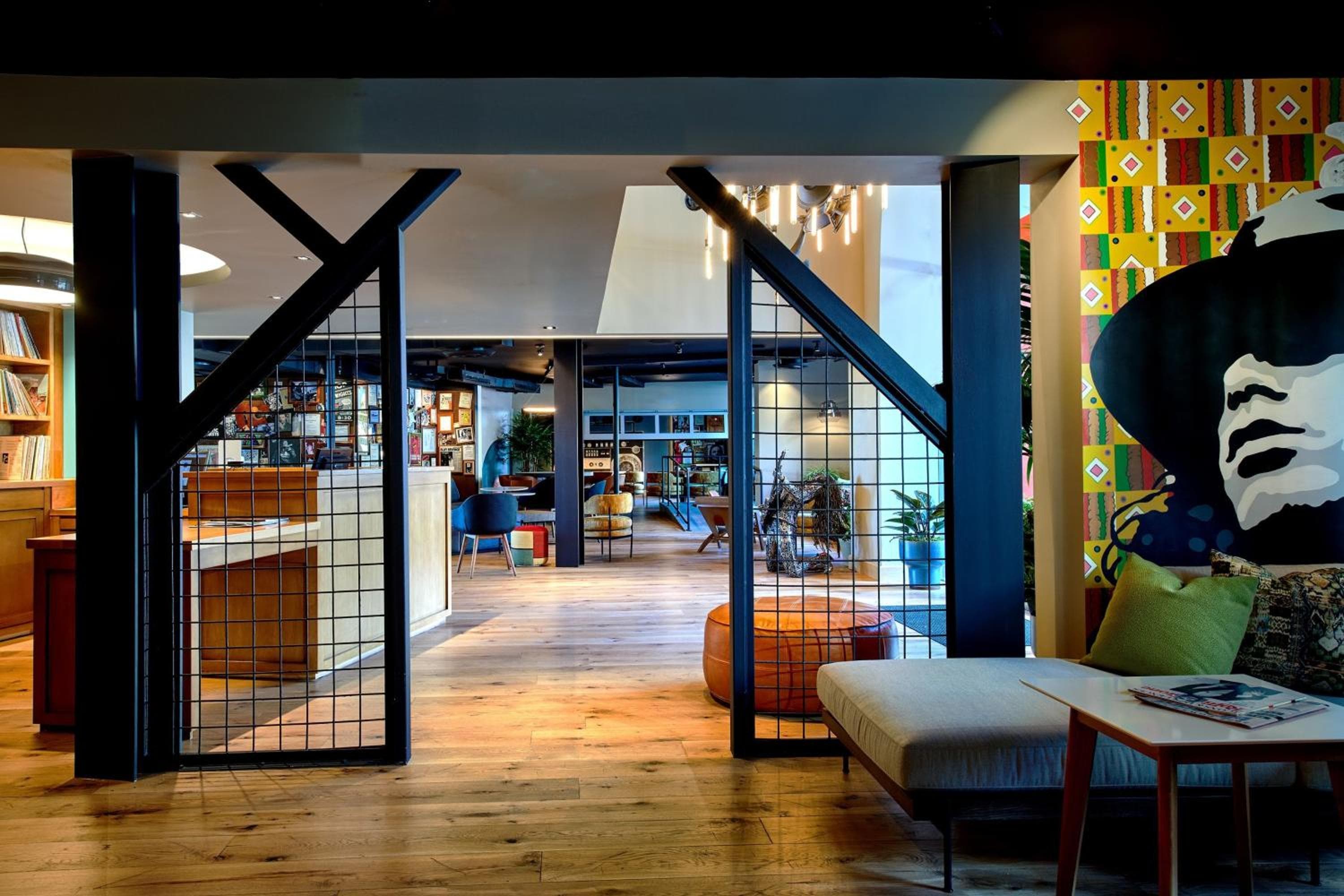 Hotel Ziggy On Sunset — 8