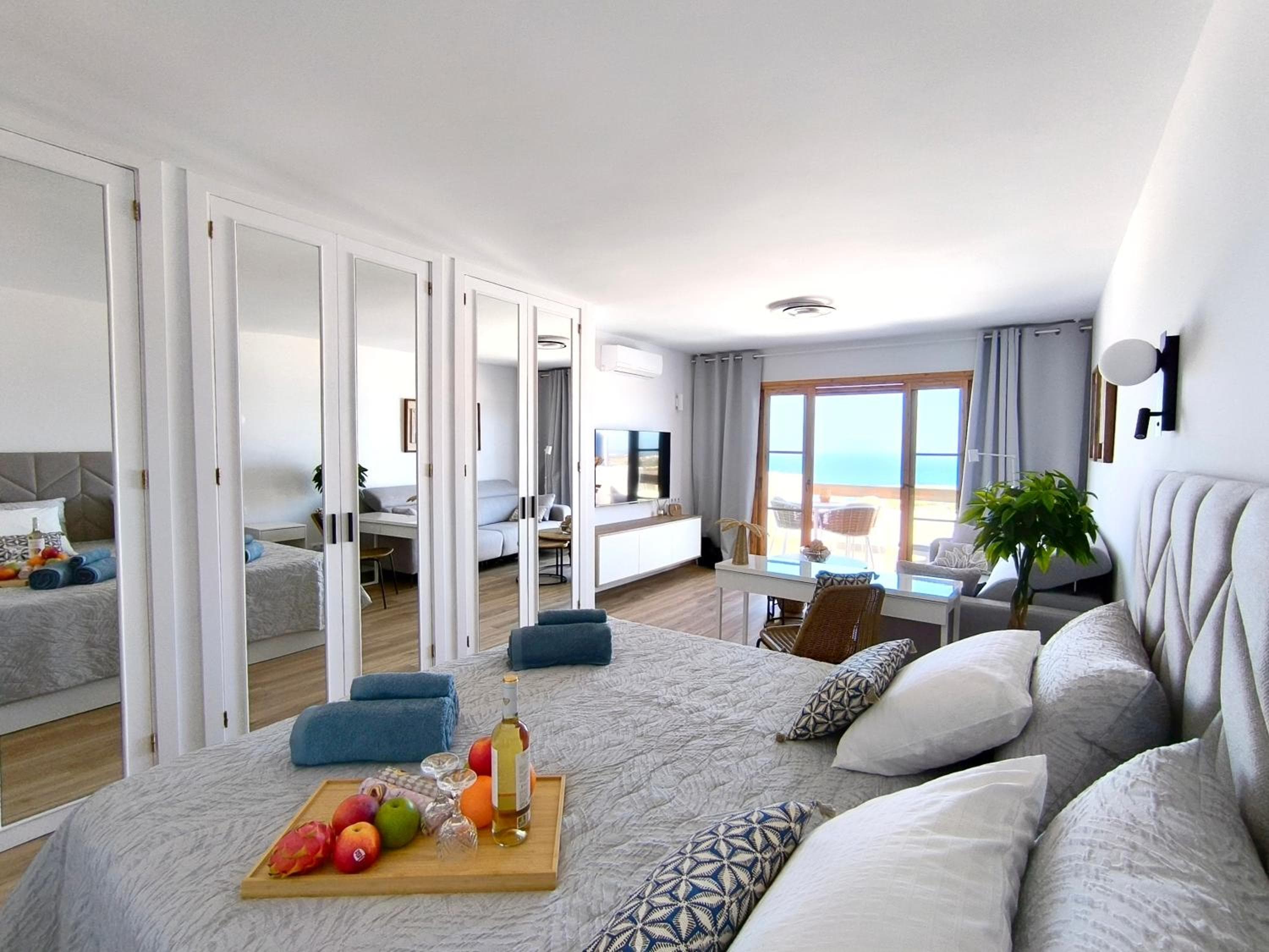 Los Cristianos - breathtaking view, AC, heated pool, fibre net — 1