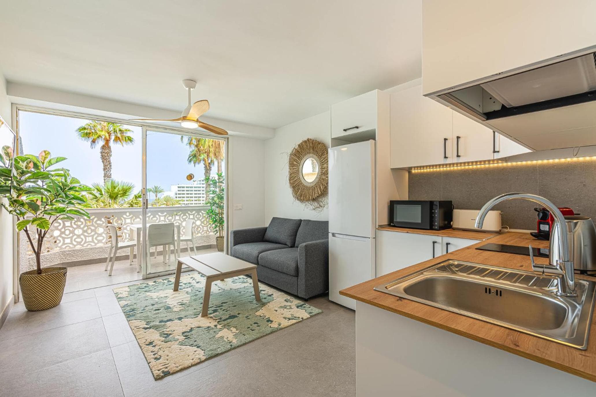 Modern Renovated Apartment with Terrace in Playa de las Americas — 1
