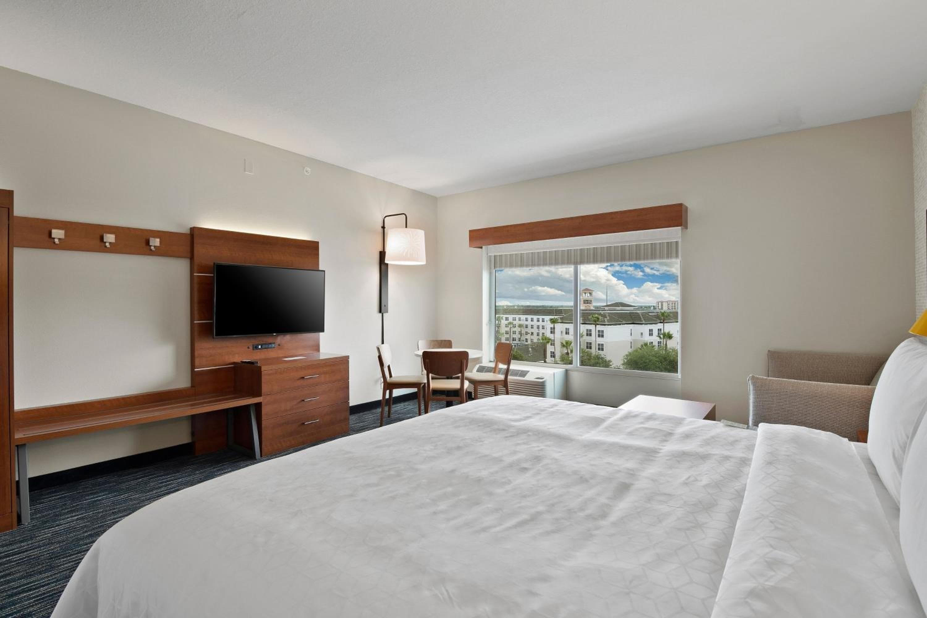 Holiday Inn Express & Suites Orlando-Lake Buena Vista, un hotel IHG — 16