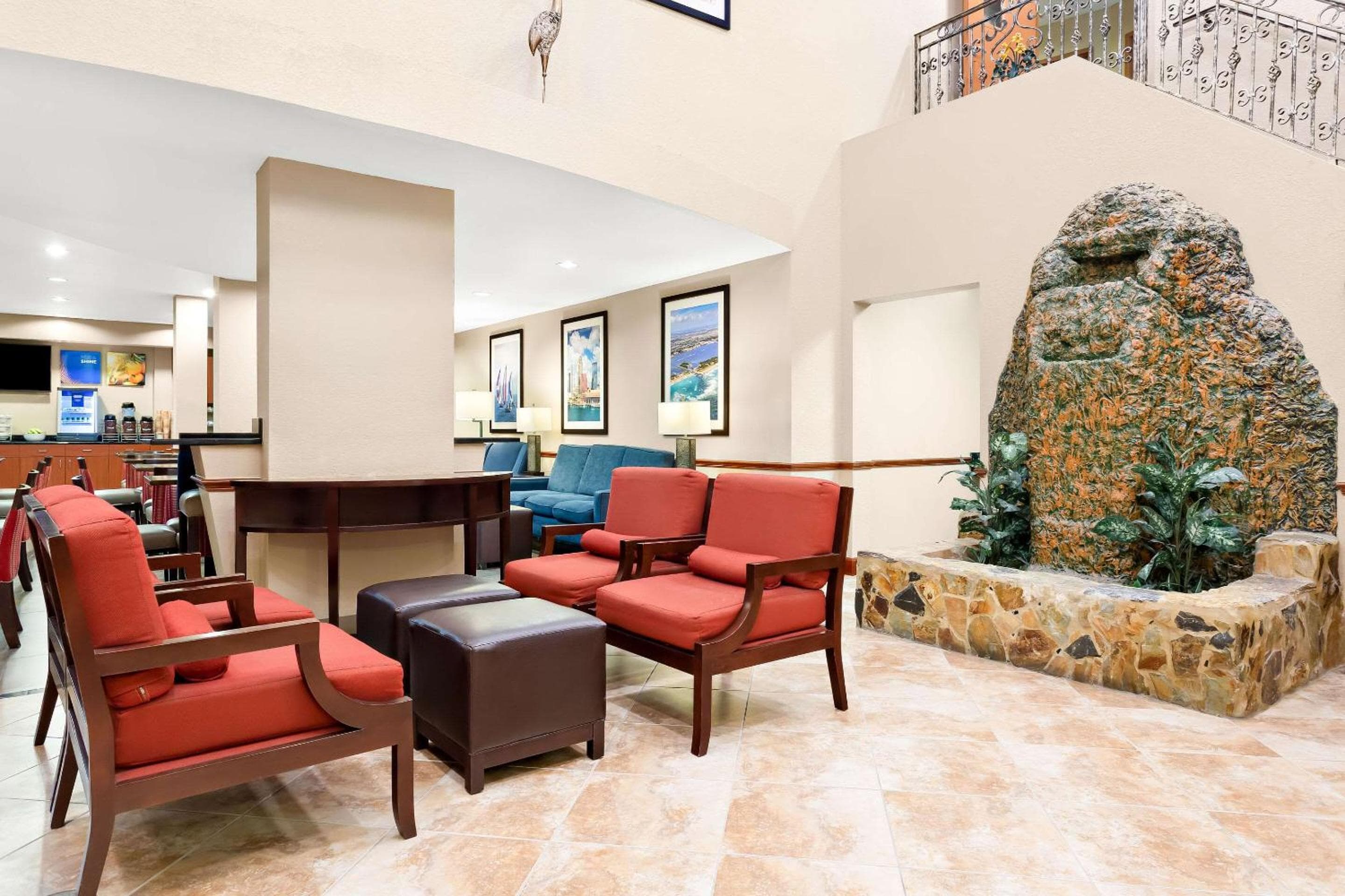 Comfort Suites Tampa Aeroporto Nord — 8