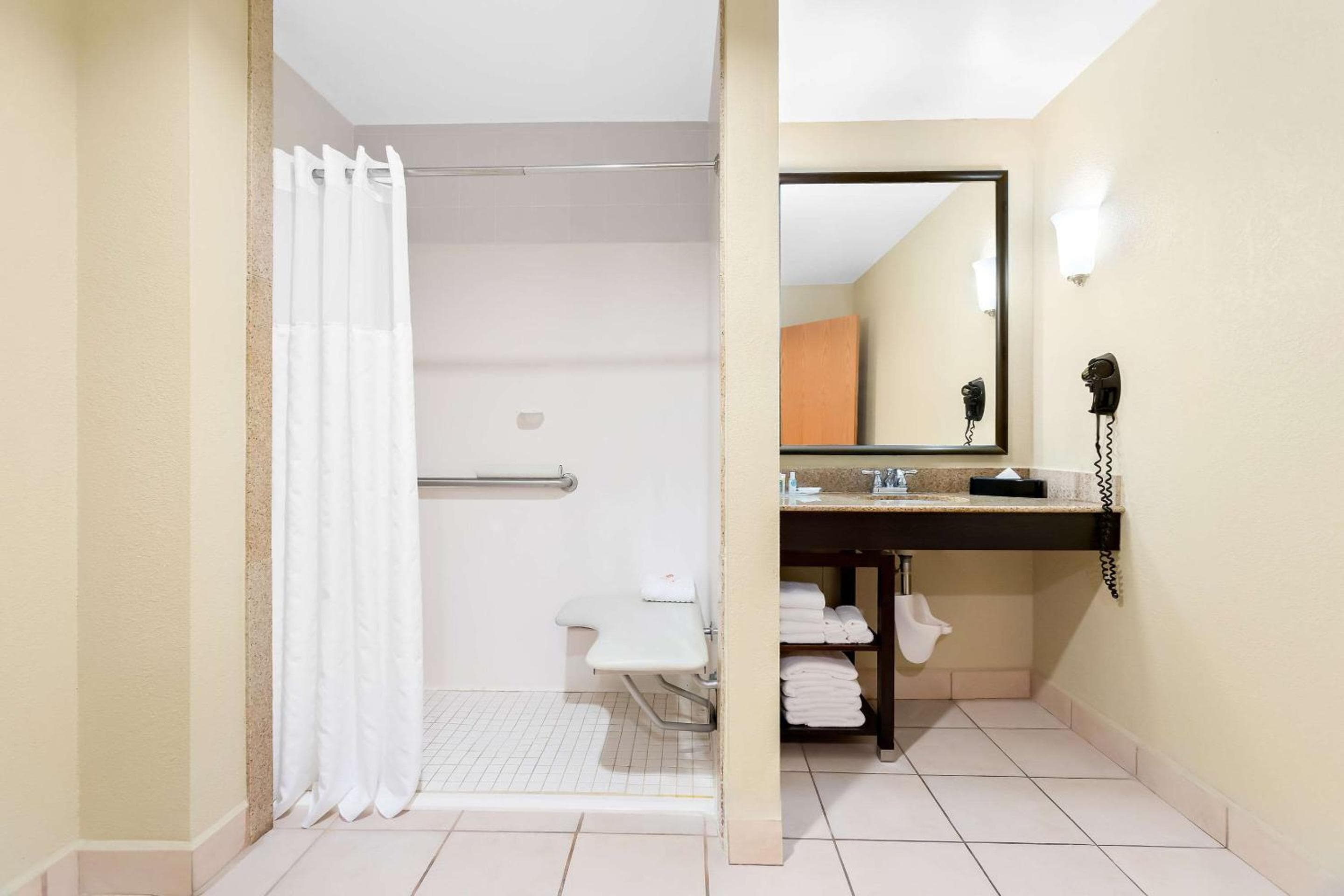 Comfort Suites Tampa Aeroporto Nord — 10