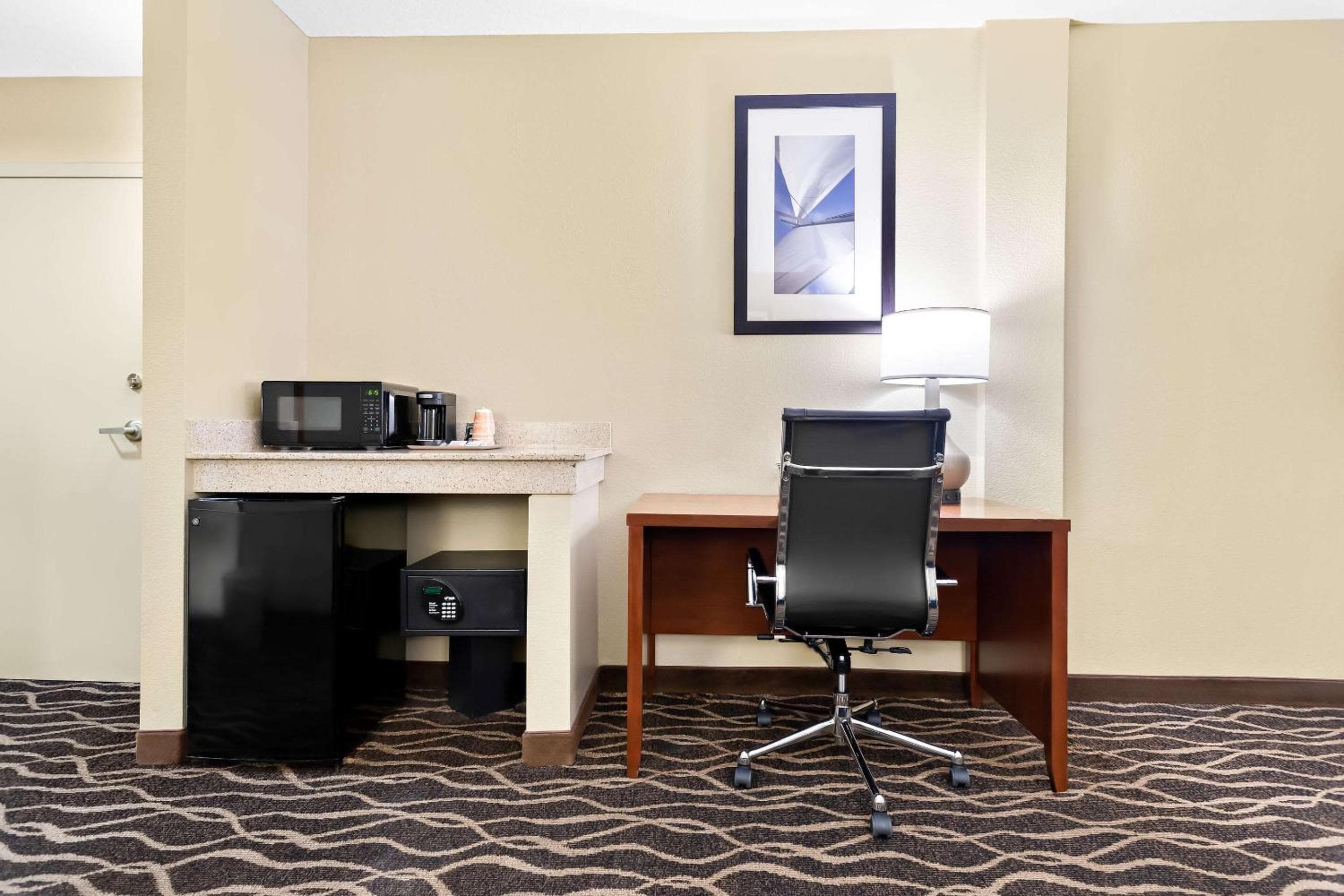Comfort Suites Tampa Aeroporto Nord — 13