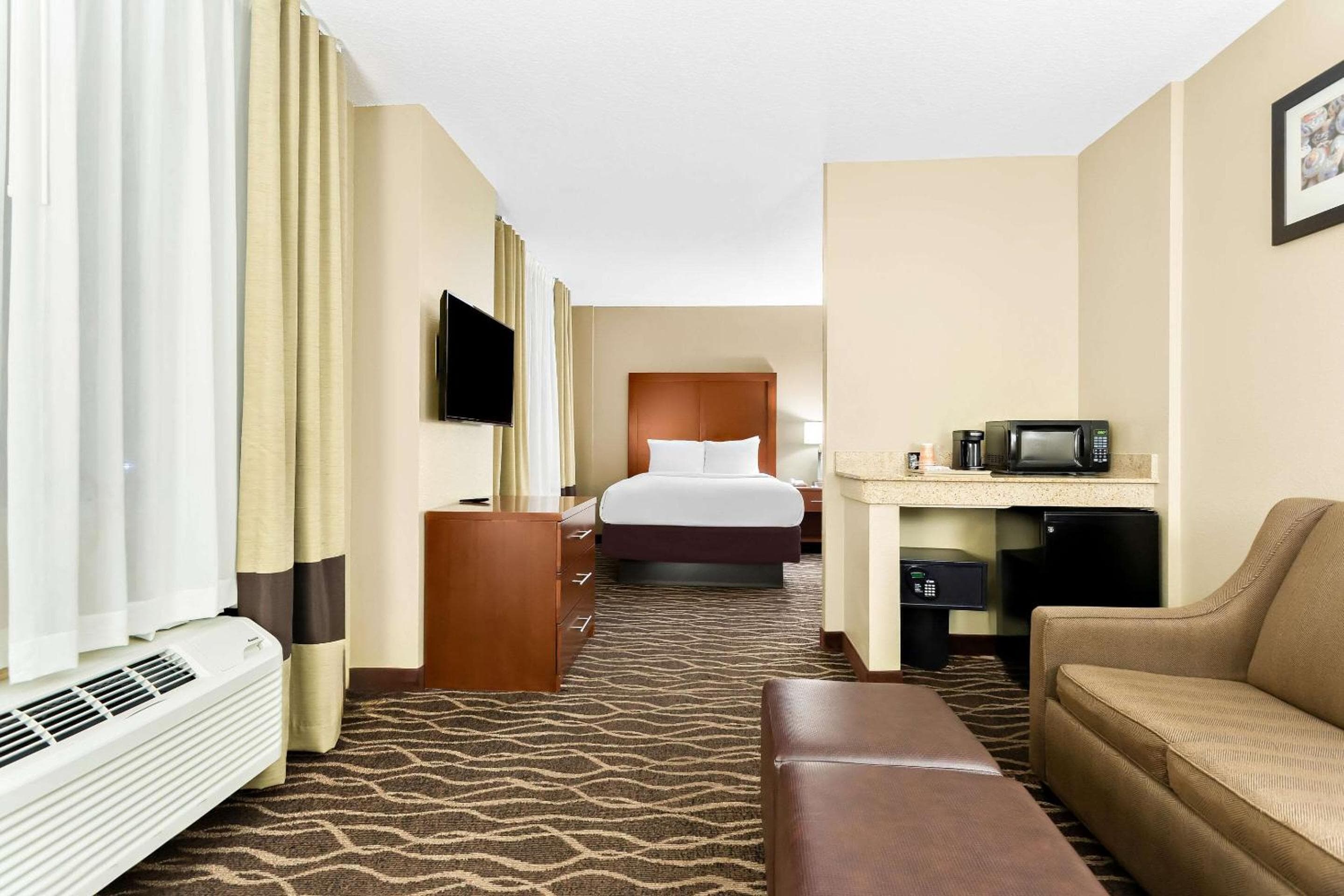 Comfort Suites Tampa Aeroporto Nord — 15