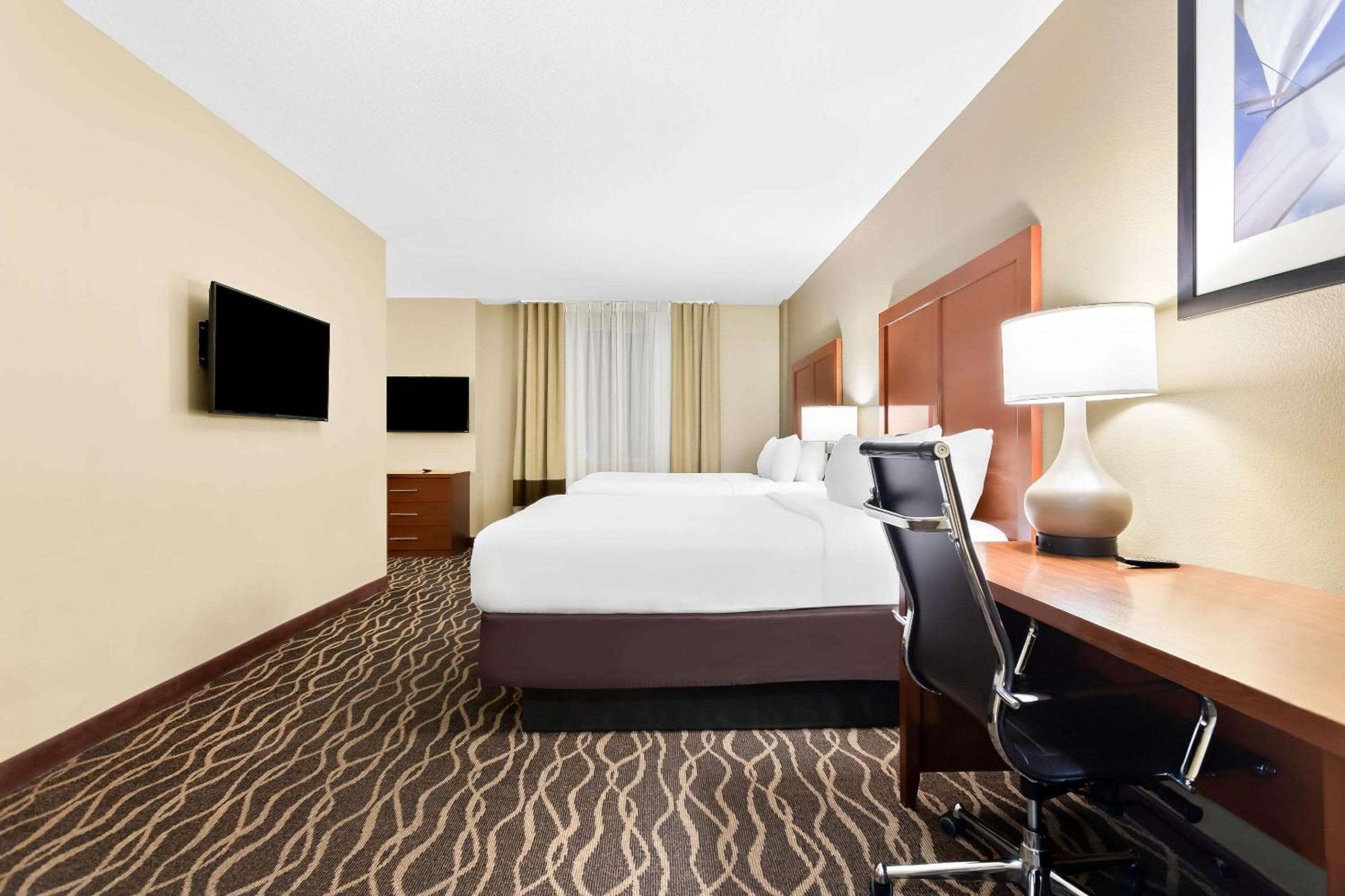 Comfort Suites Tampa Aeroporto Nord — 14
