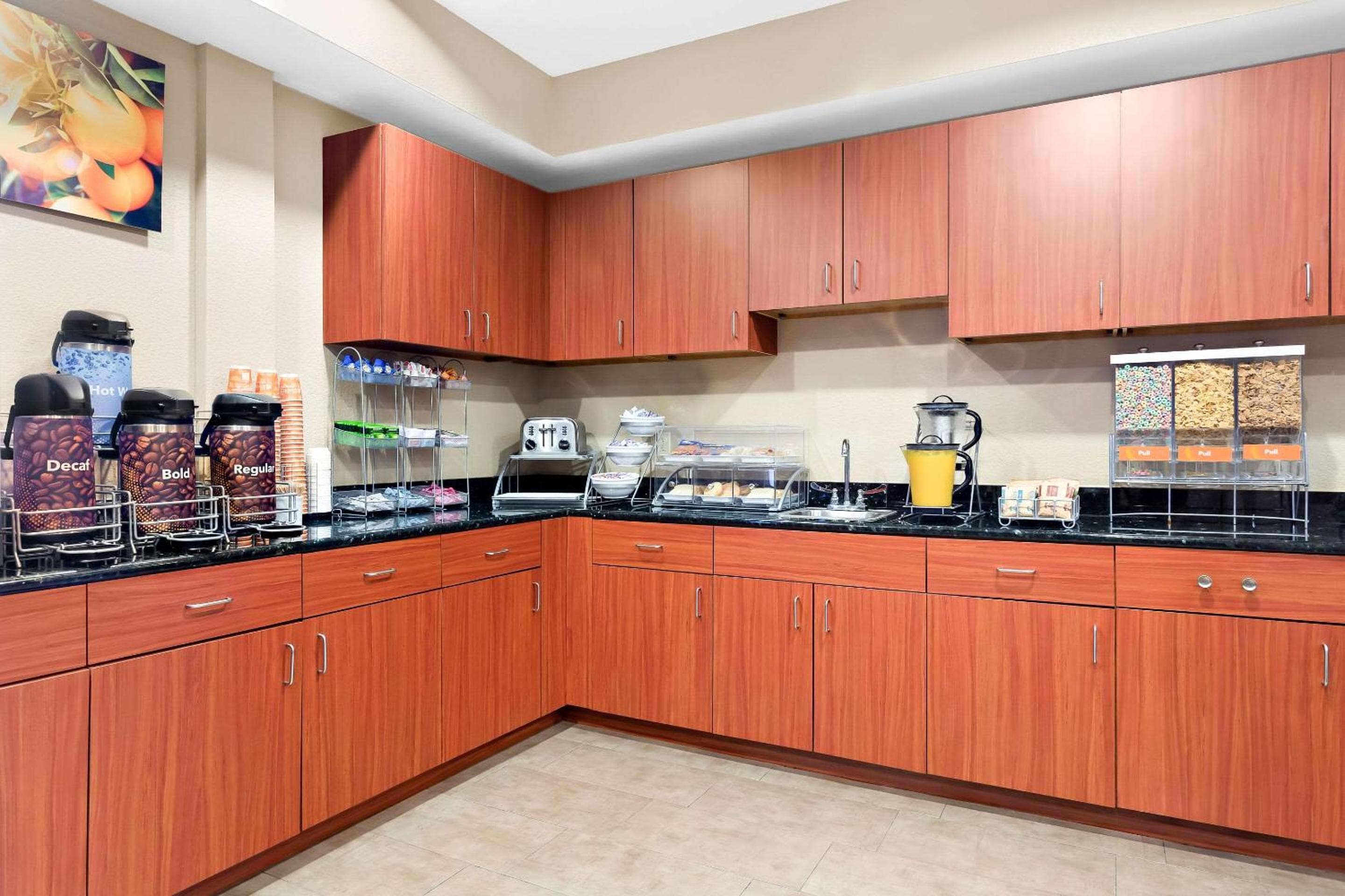 Comfort Suites Tampa Aeroporto Nord — 29
