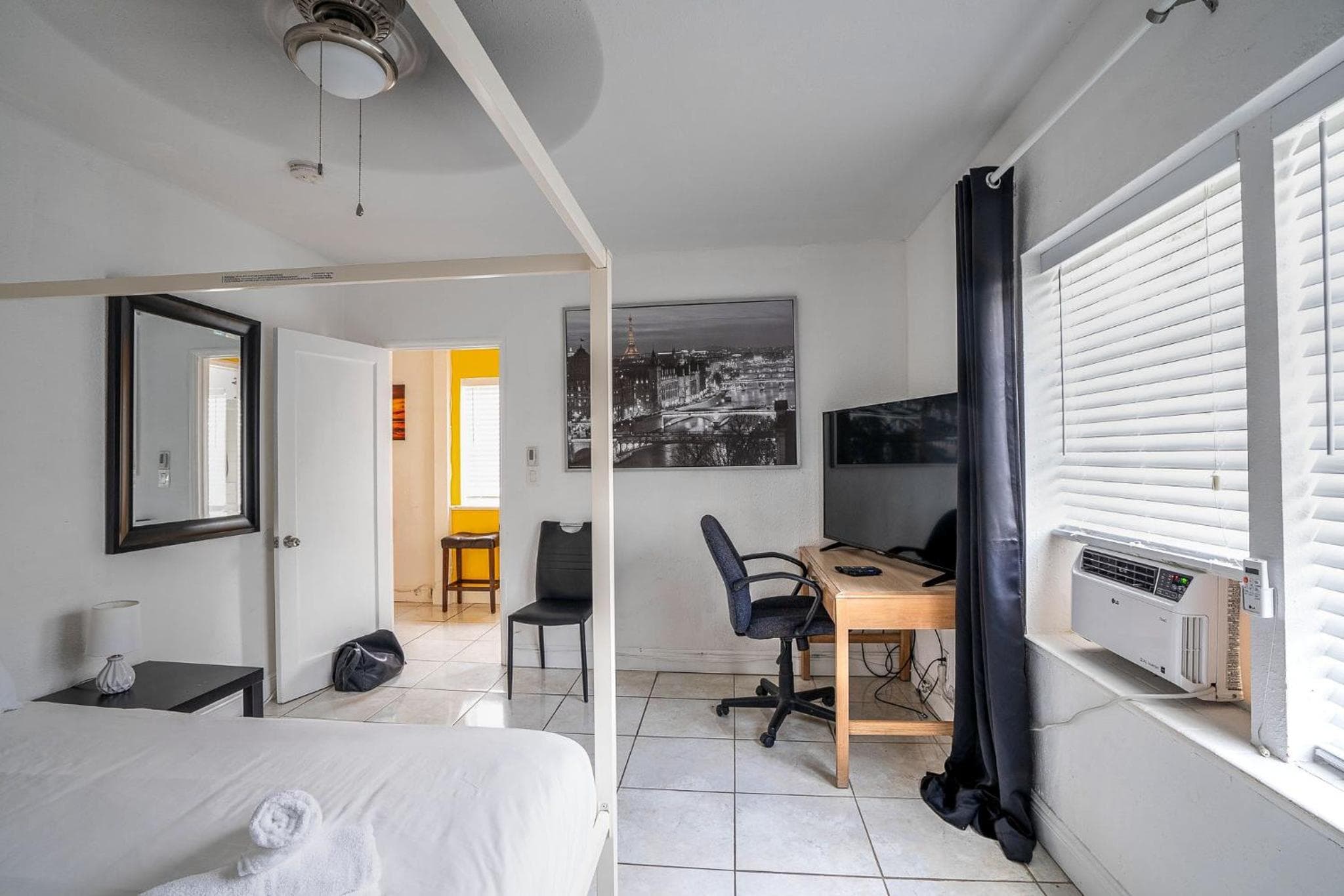 Kleines Paris am Ozean Selbst-Check-in — 25