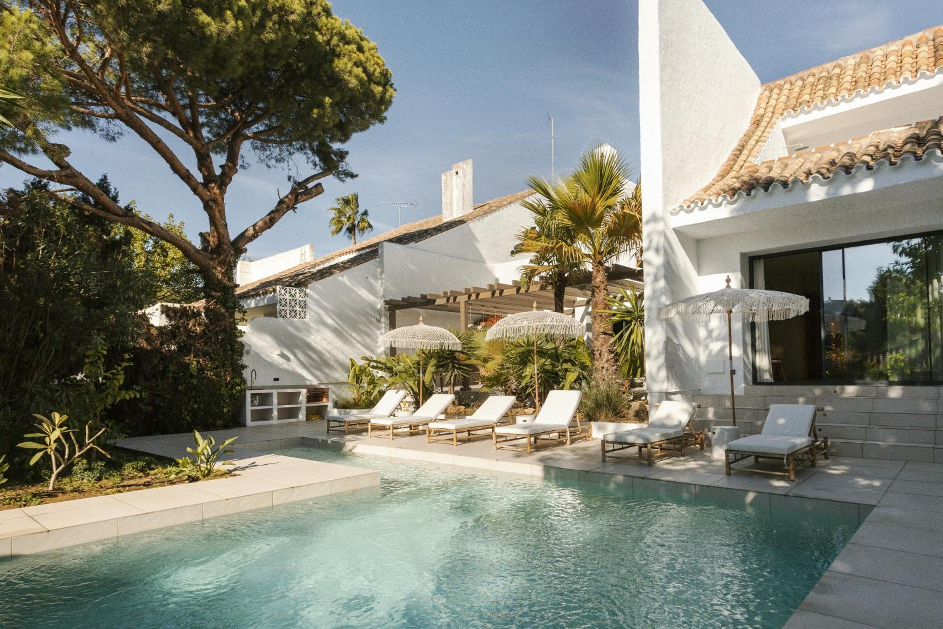 Anfitrión Villas & Suites — 1