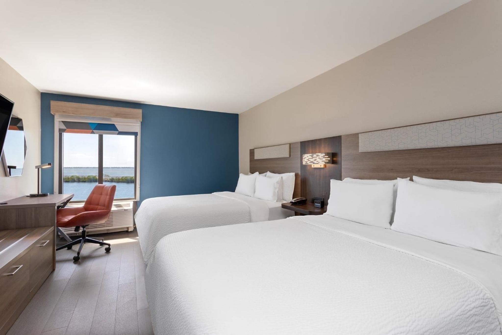 Holiday Inn Express Hotel & Suites Tampa-Rocky Point Island by IHG — 27