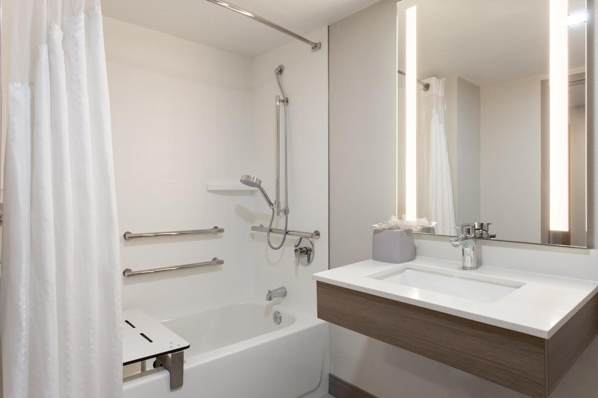 Holiday Inn Express Hotel & Suites Tampa-Rocky Point Island by IHG — 5