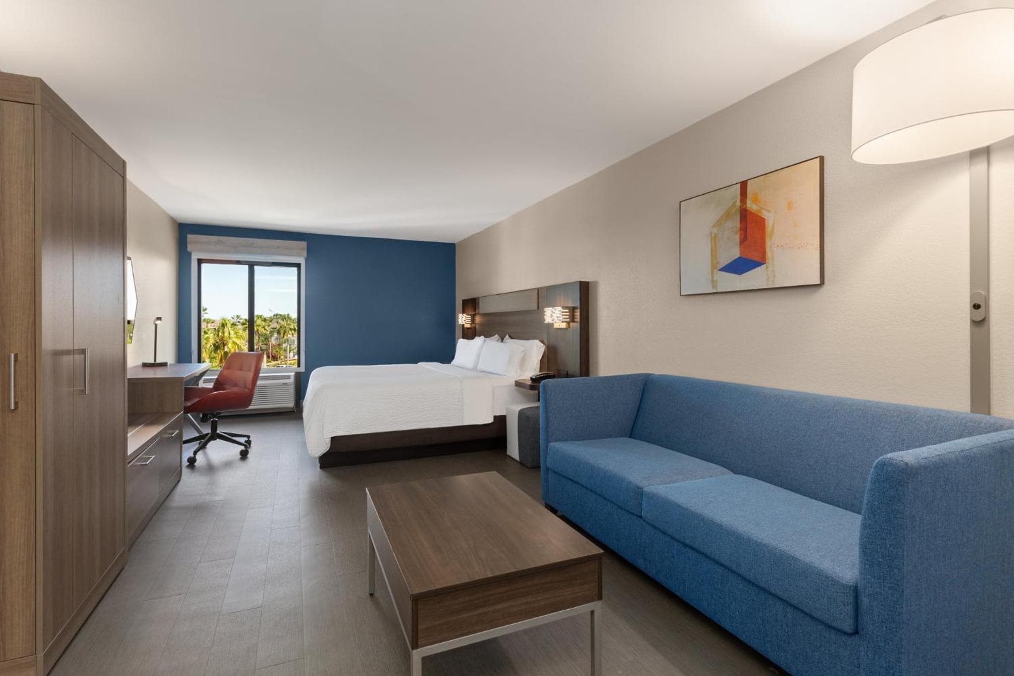 Holiday Inn Express Hotel & Suites Tampa-Rocky Point Island by IHG — 4