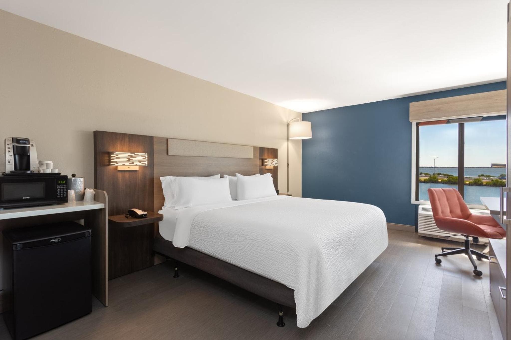 Holiday Inn Express Hotel & Suites Tampa-Rocky Point Island by IHG — 12