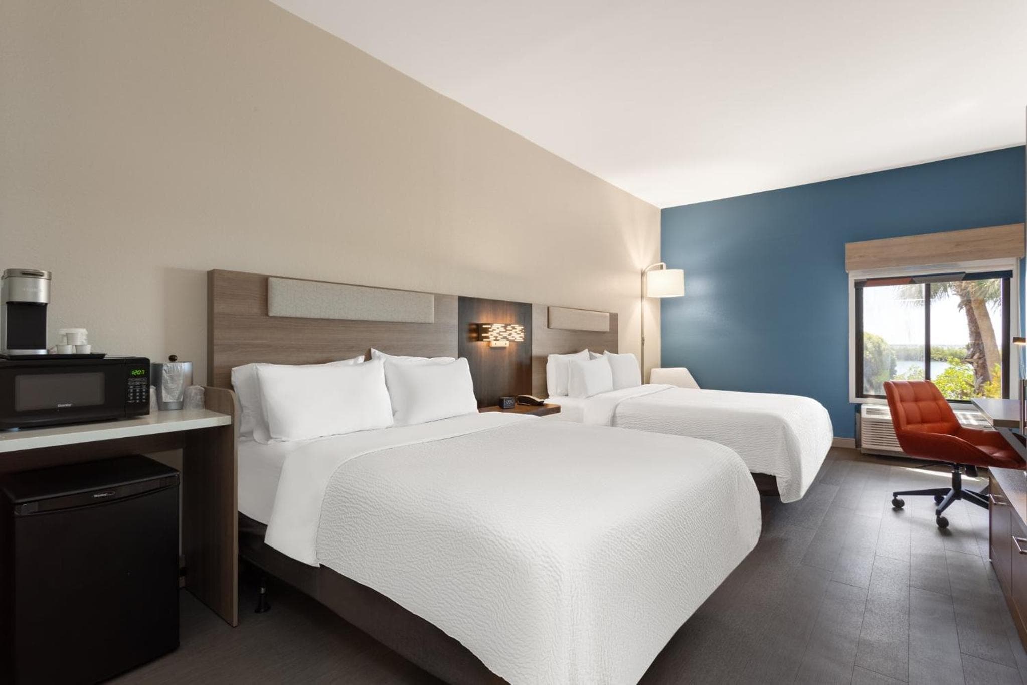 Holiday Inn Express Hotel & Suites Tampa-Rocky Point Island by IHG — 10