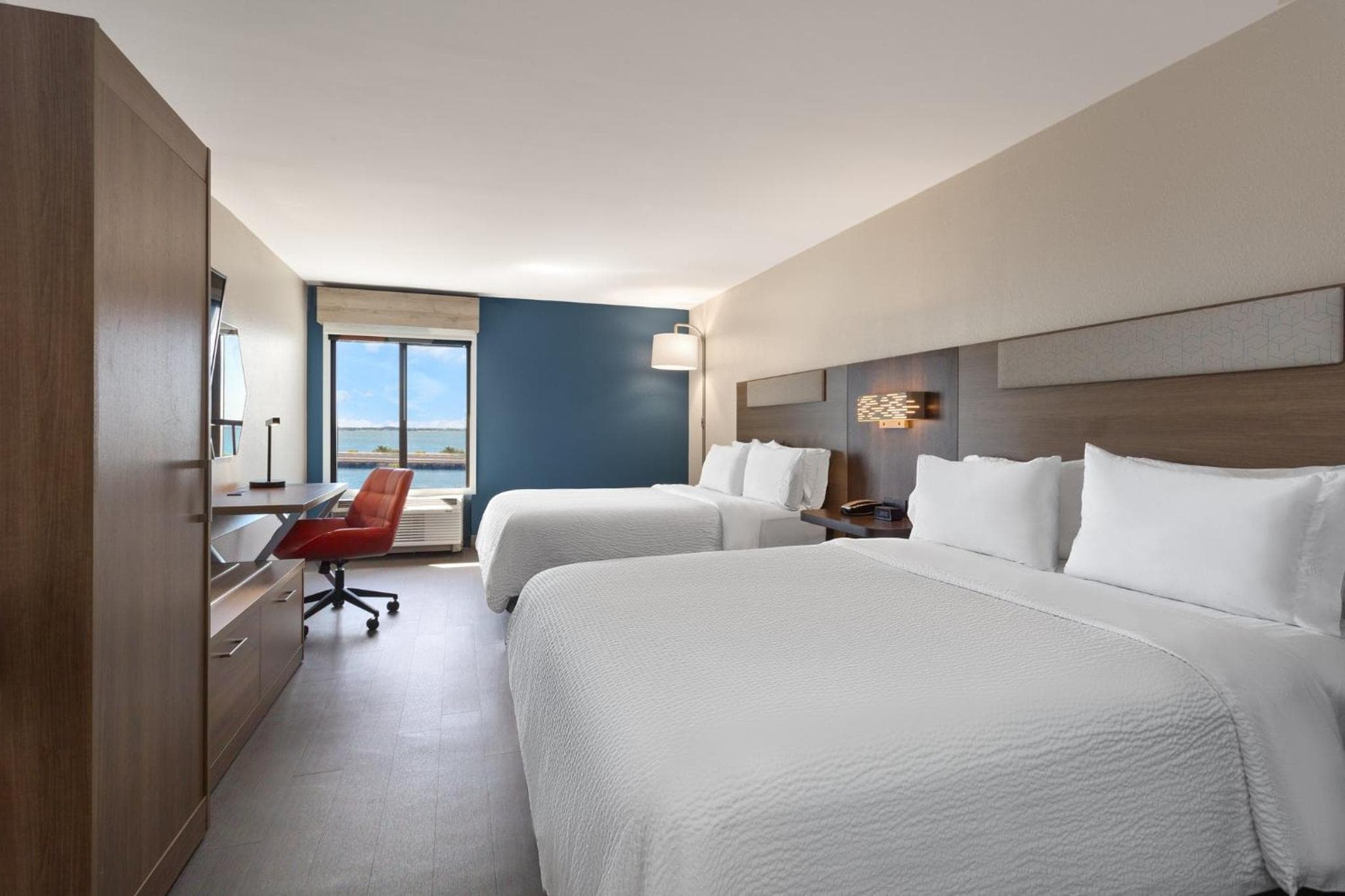 Holiday Inn Express Hotel & Suites Tampa-Rocky Point Island by IHG — 14