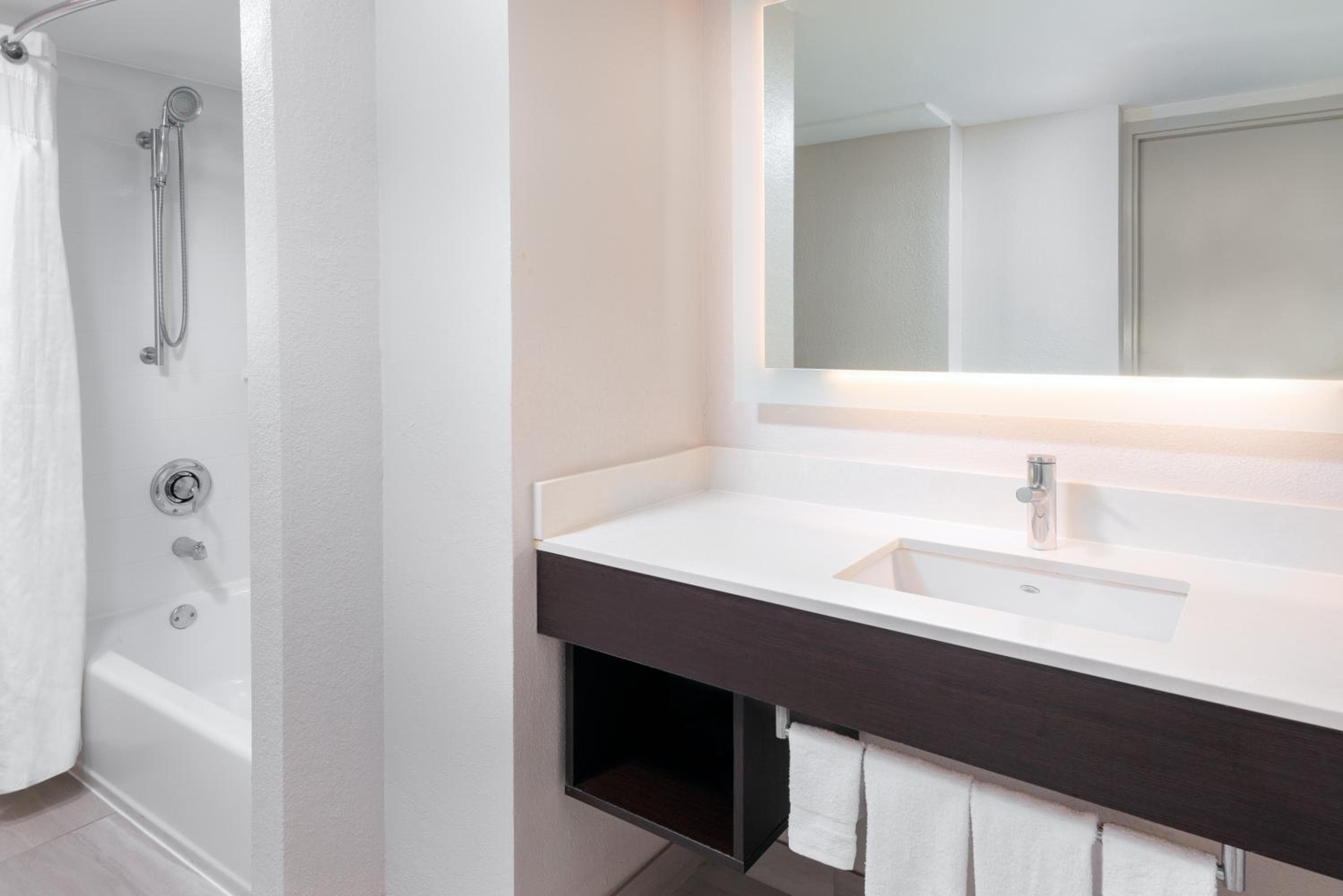 Holiday Inn Express Miami Airport Doral Area, un hotel IHG — 6