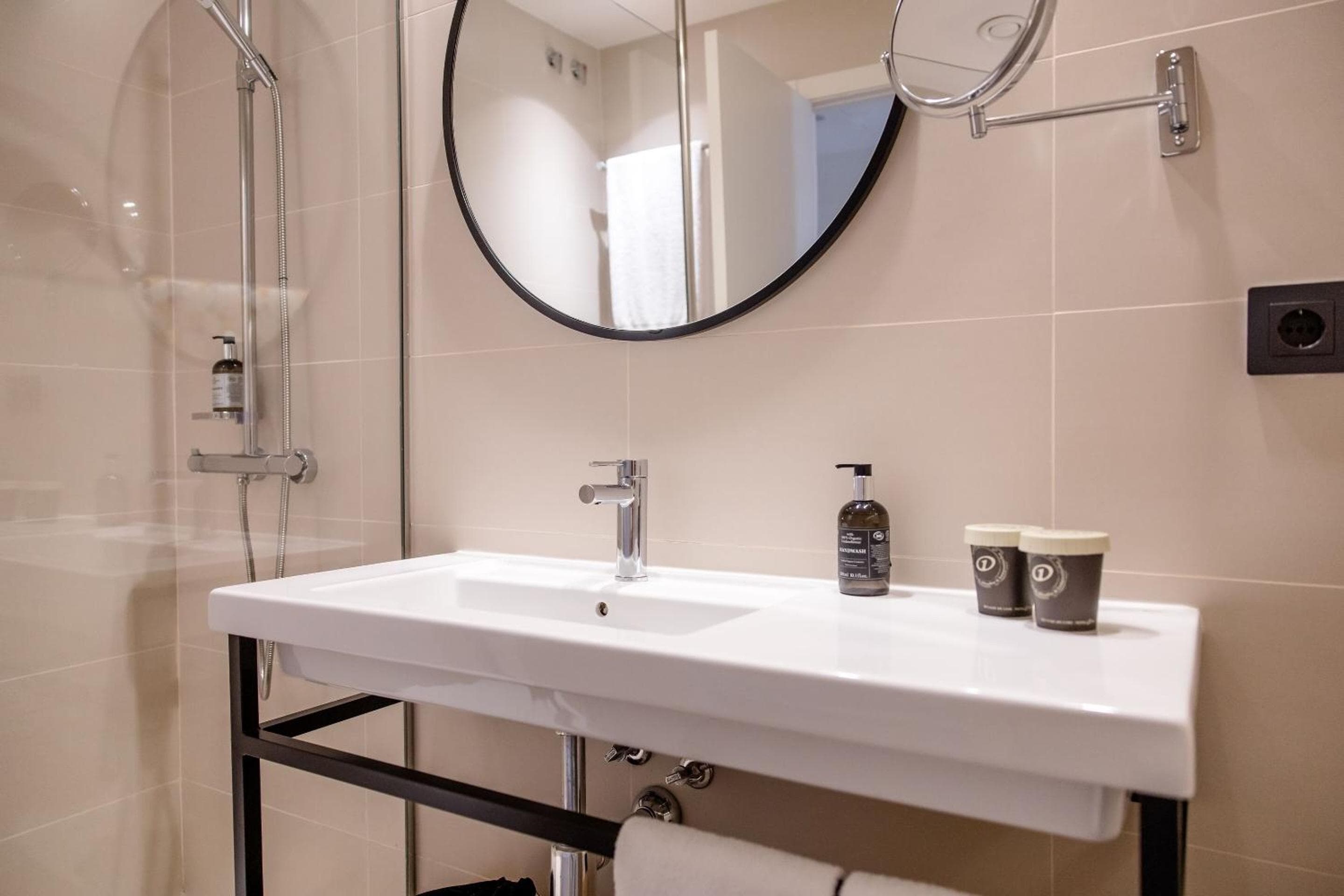 Motel One Madrid-Plaza de España — 18