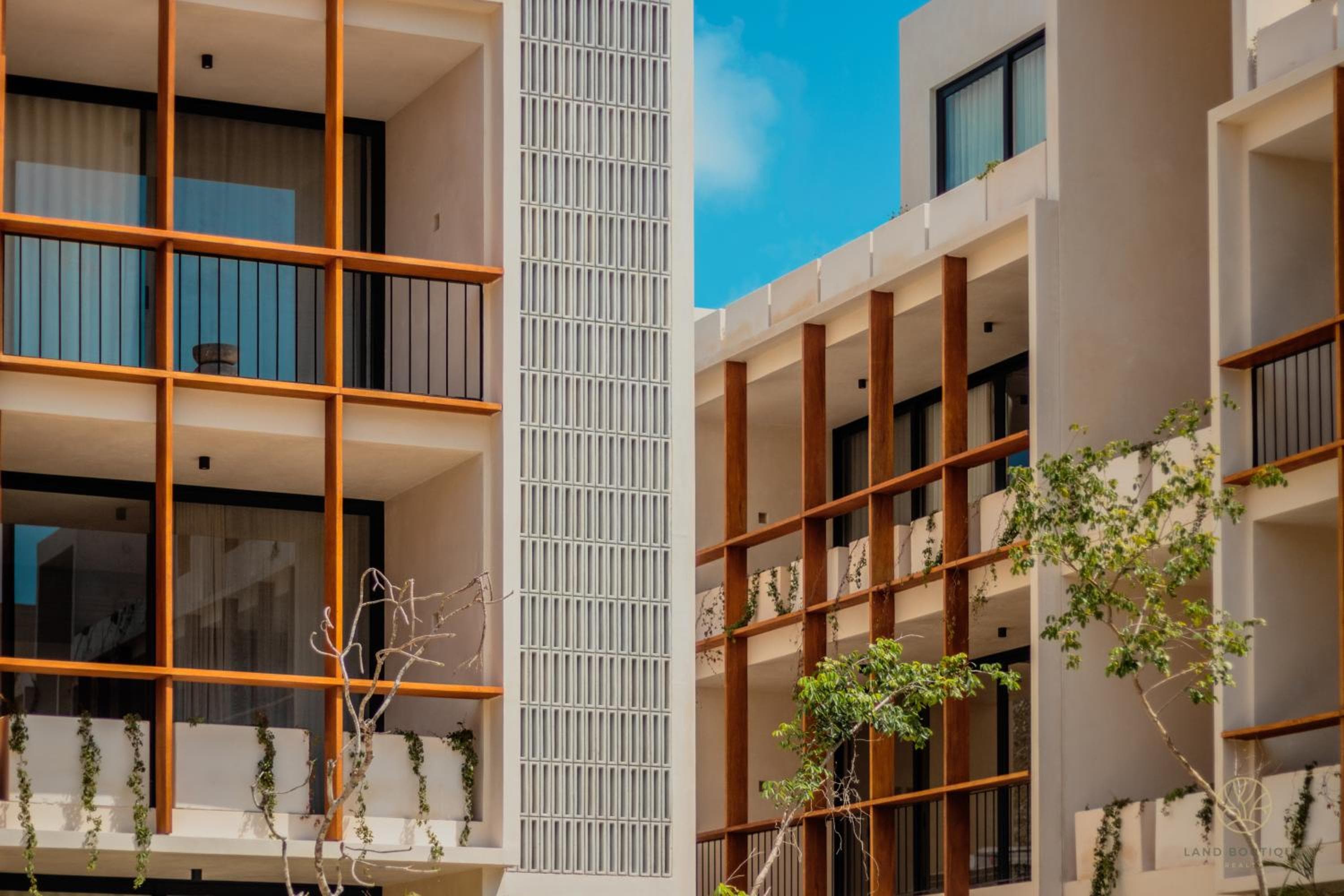 Muunek by Land Boutique - Muunek by Land Boutique — 1