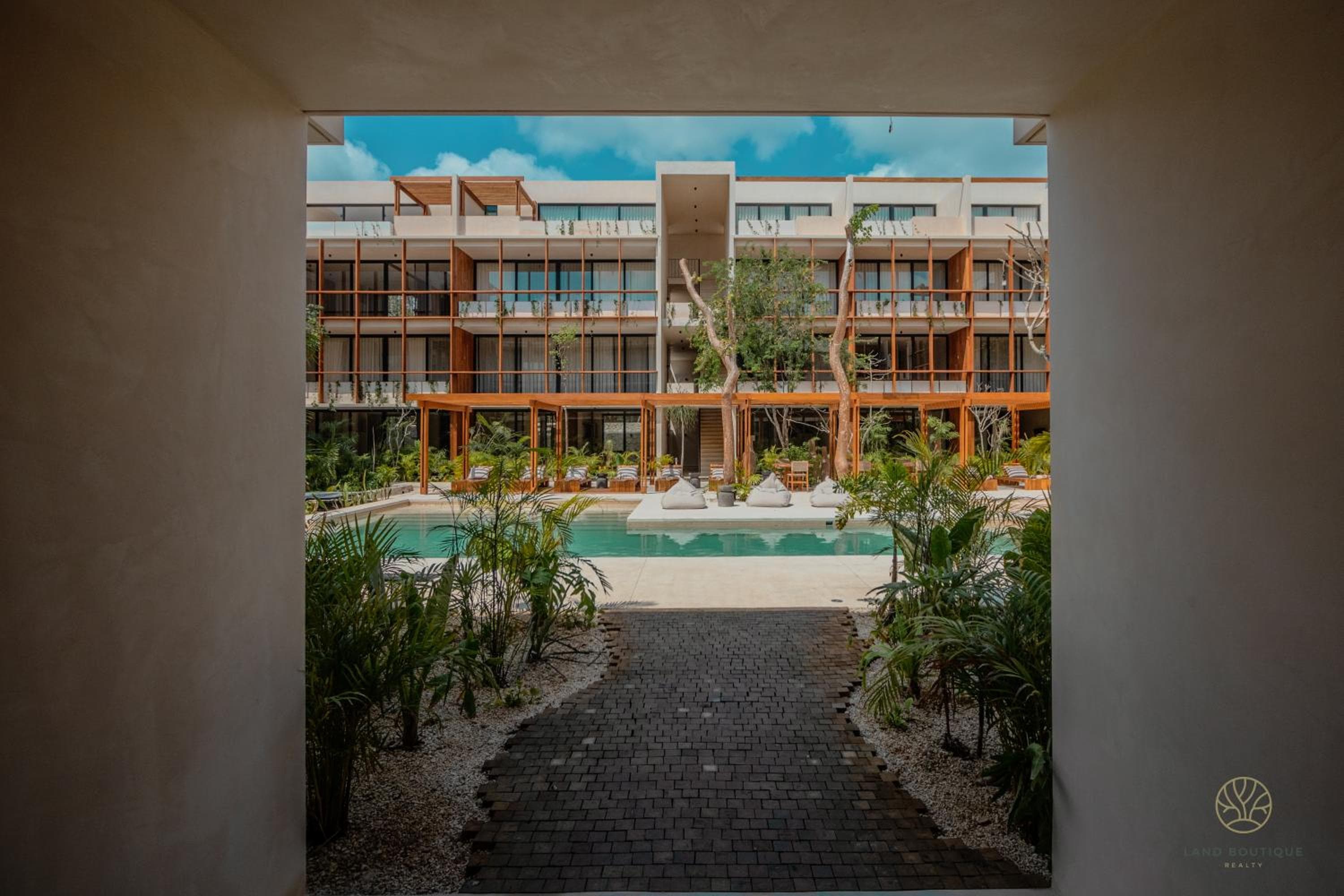 Muunek by Land Boutique - Muunek by Land Boutique — 11