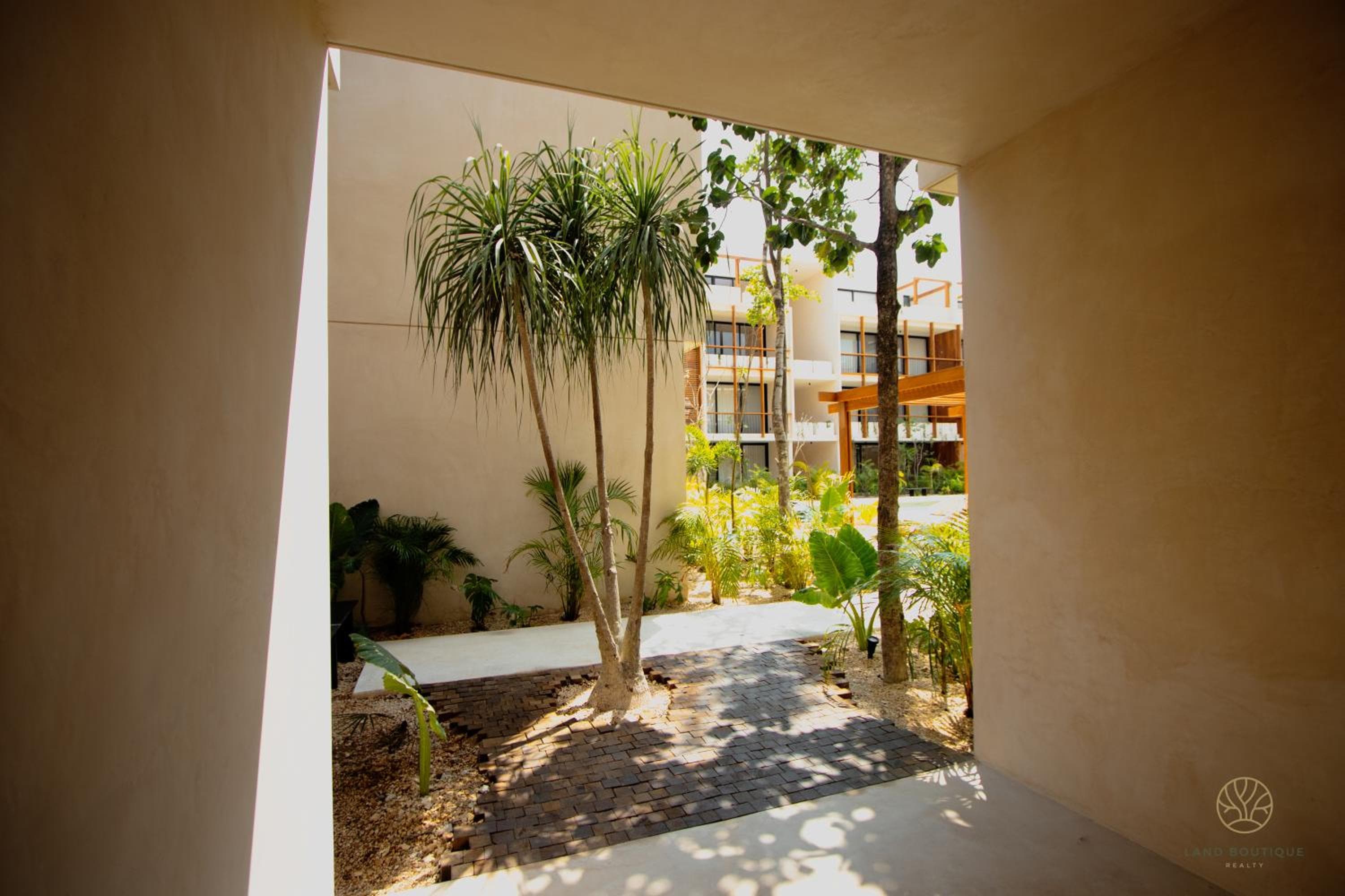Muunek by Land Boutique - Muunek by Land Boutique — 20