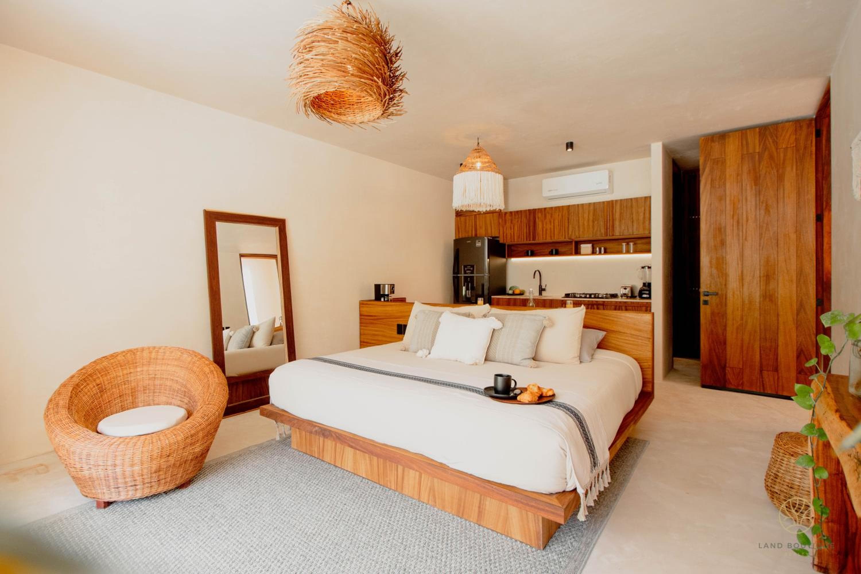 Muunek by Land Boutique - Muunek by Land Boutique — 26
