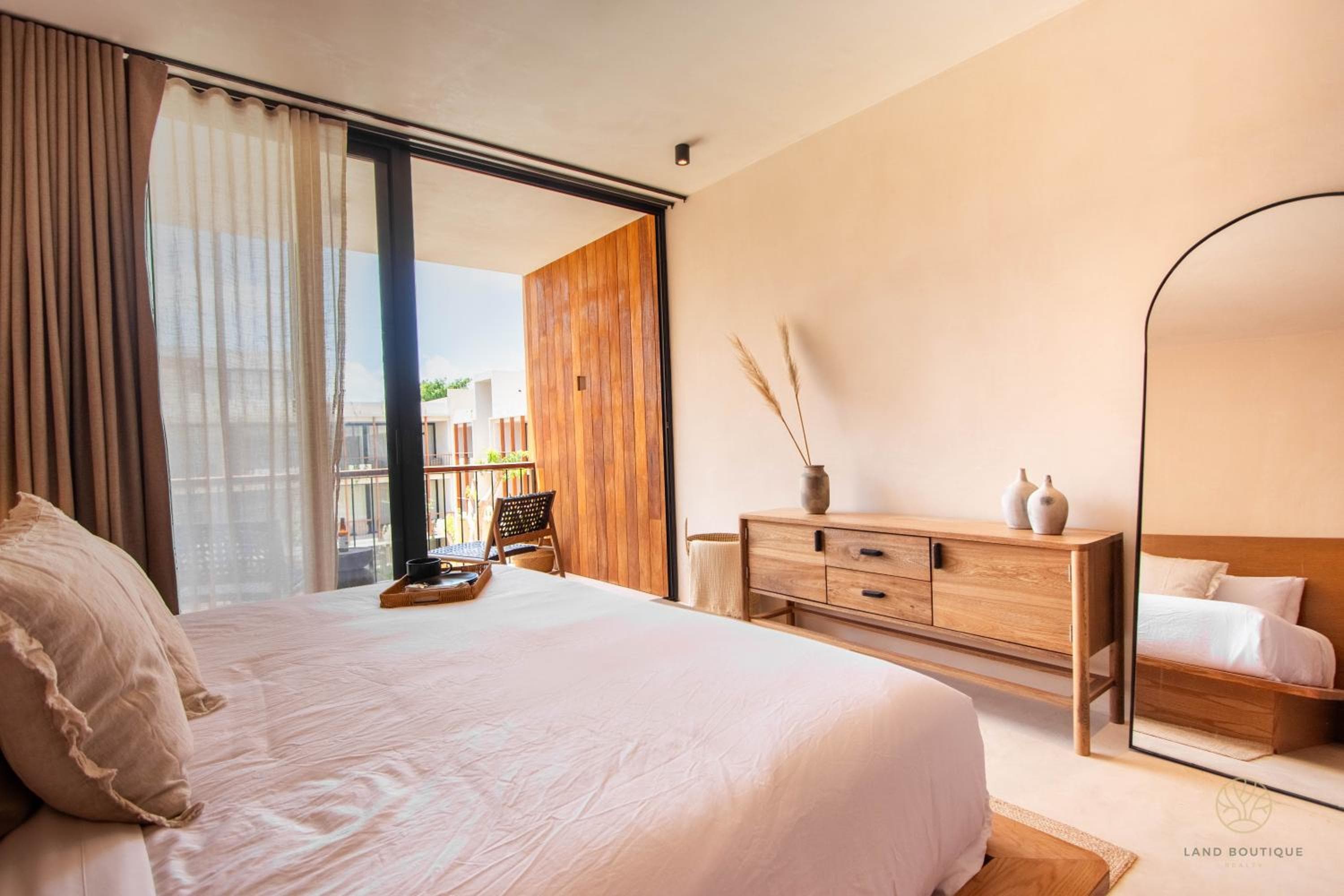Muunek by Land Boutique — 9