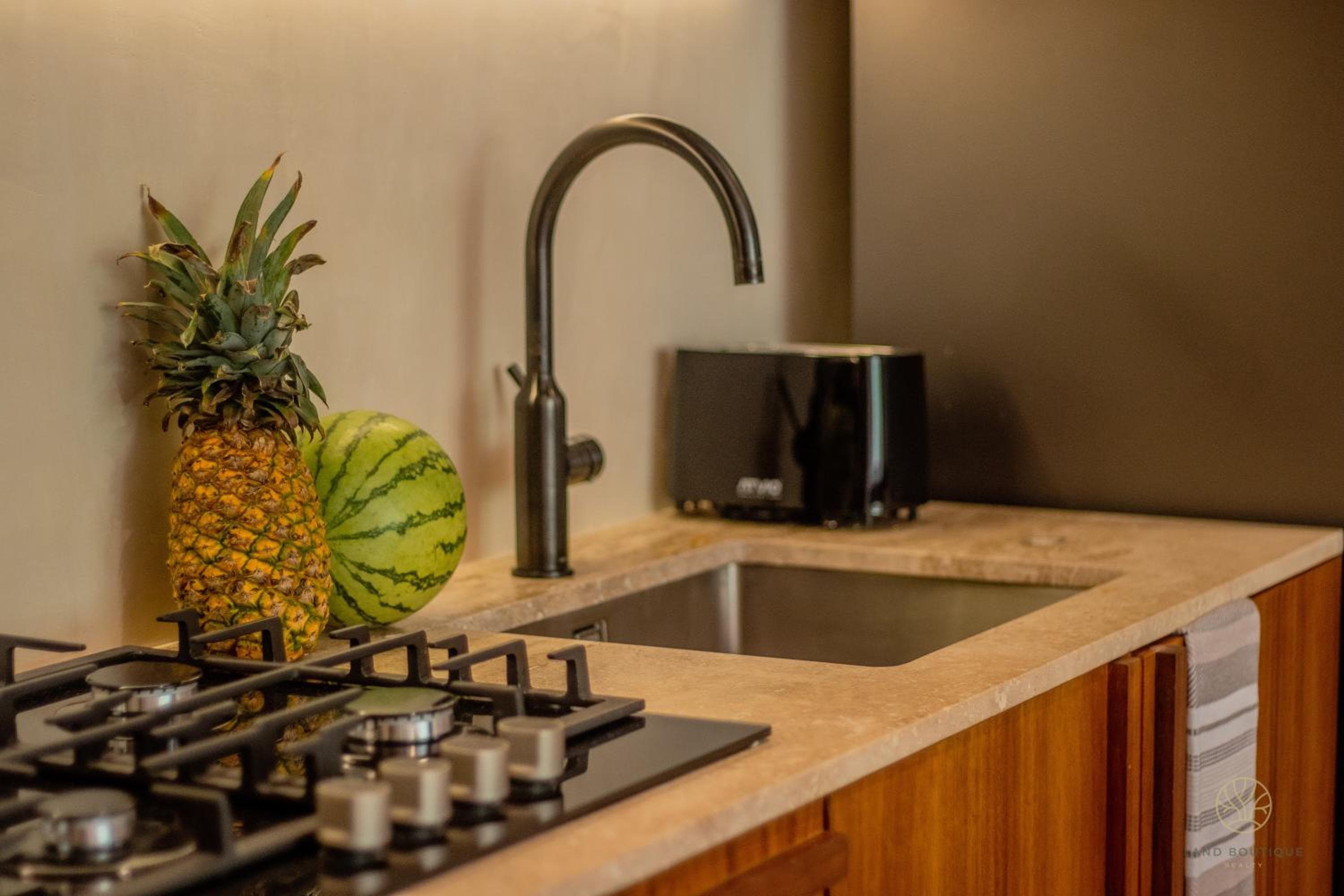 Muunek by Land Boutique — 2