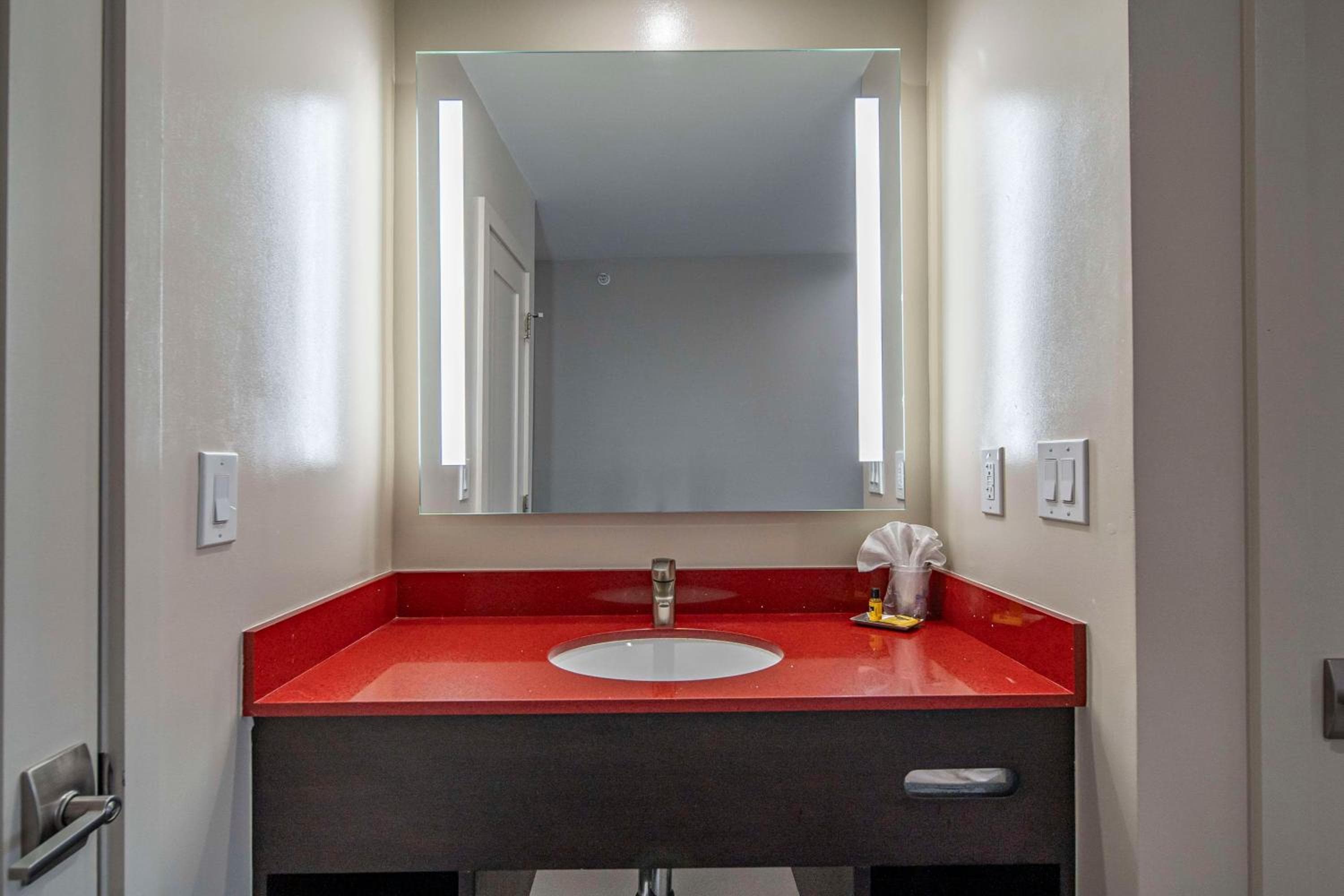Best Western Plus Dragon Gate Inn — 3