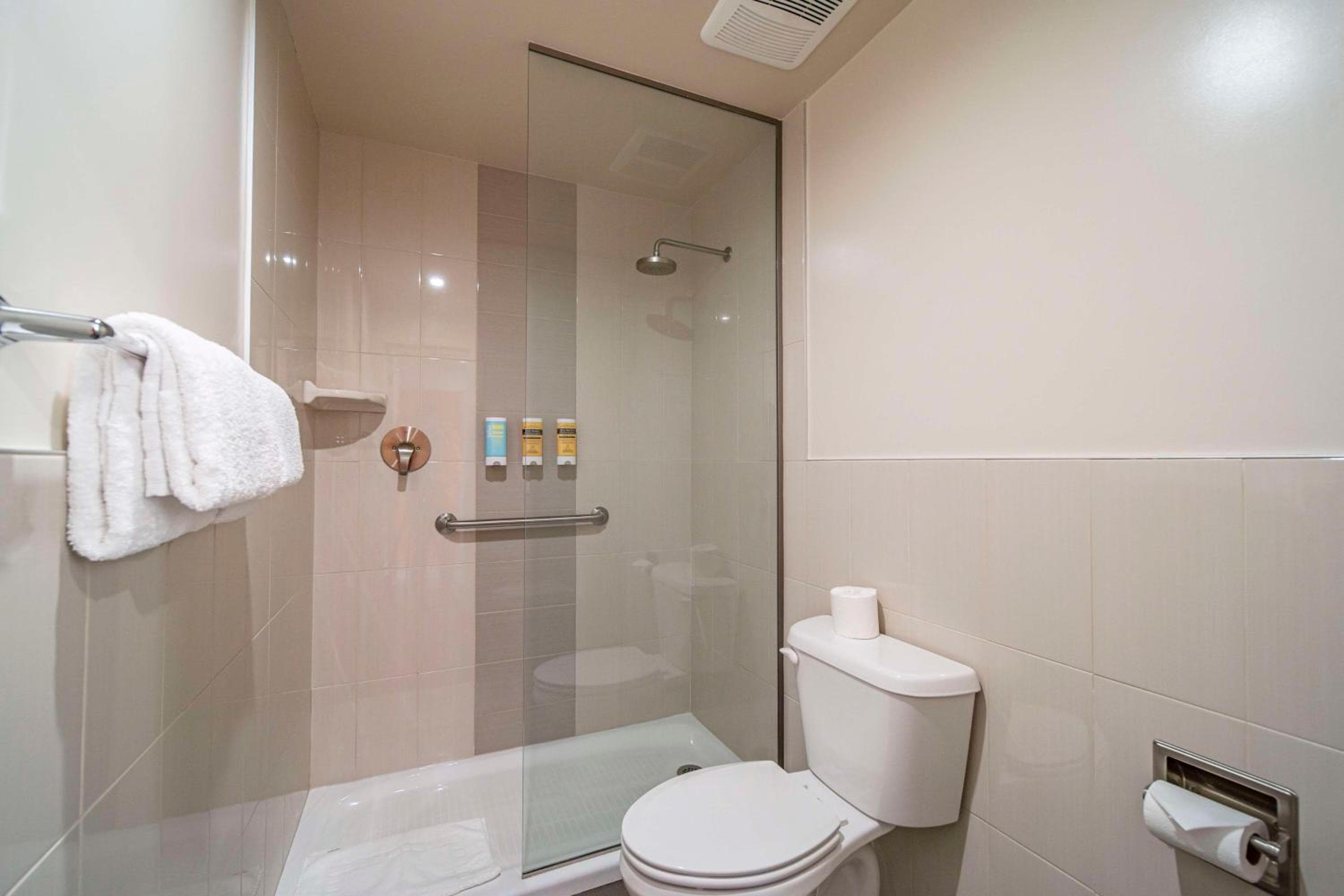 Best Western Plus Dragon Gate Inn — 4